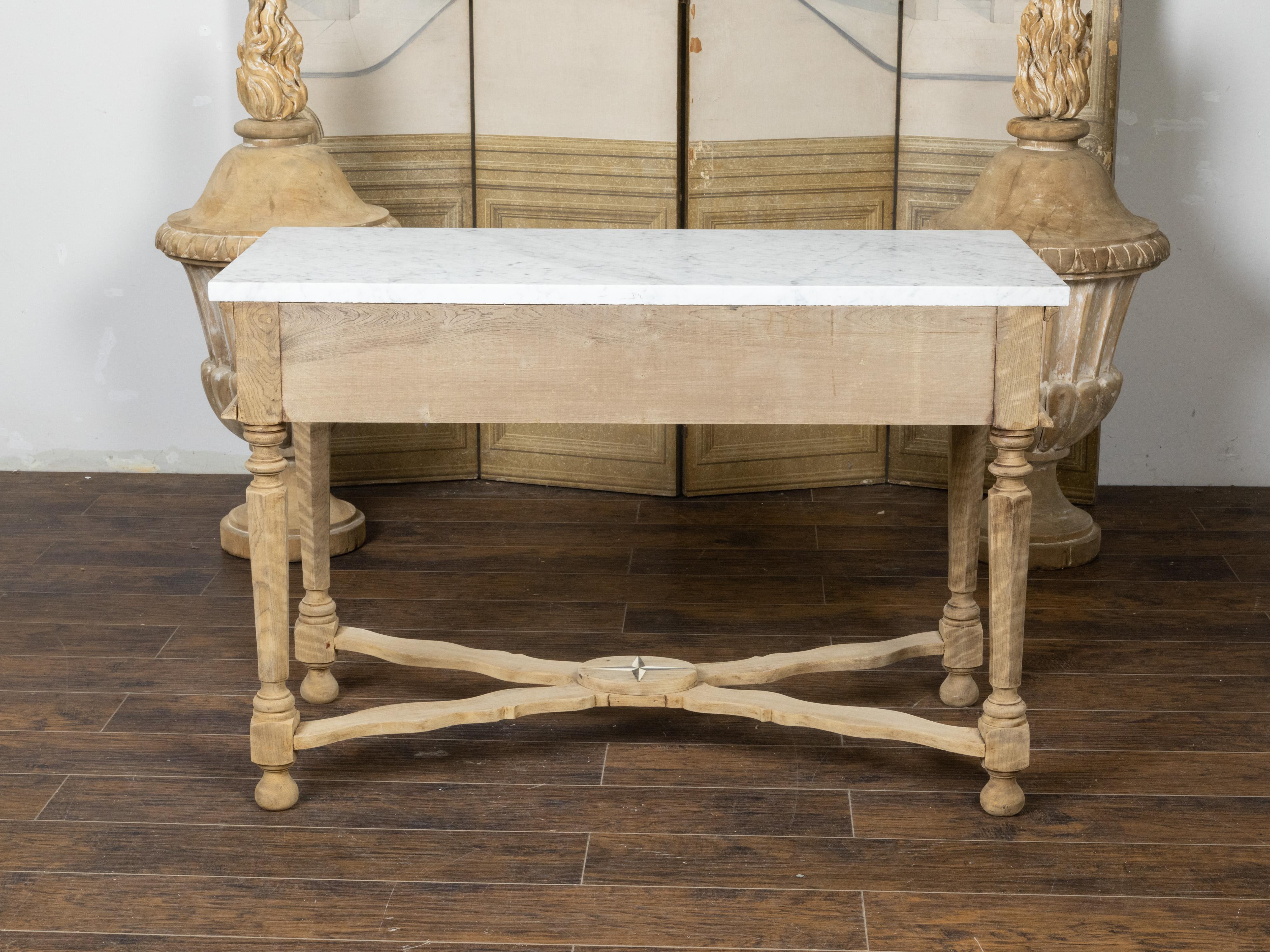 Table console du XIXe siècle en noyer blanchi avec plateau en marbre blanc et pieds à facettes Bon état - En vente à Atlanta, GA
