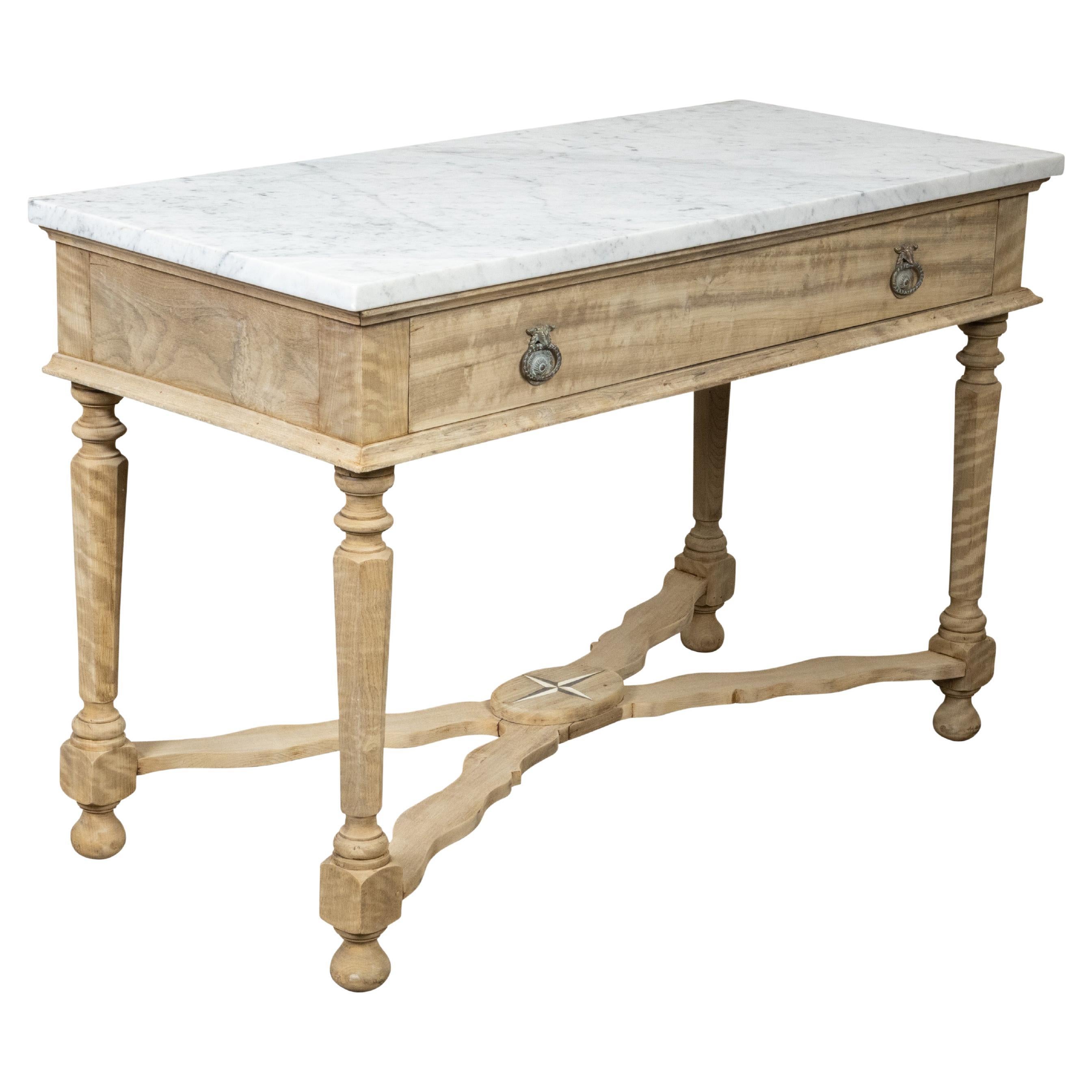 Table console du XIXe siècle en noyer blanchi avec plateau en marbre blanc et pieds à facettes