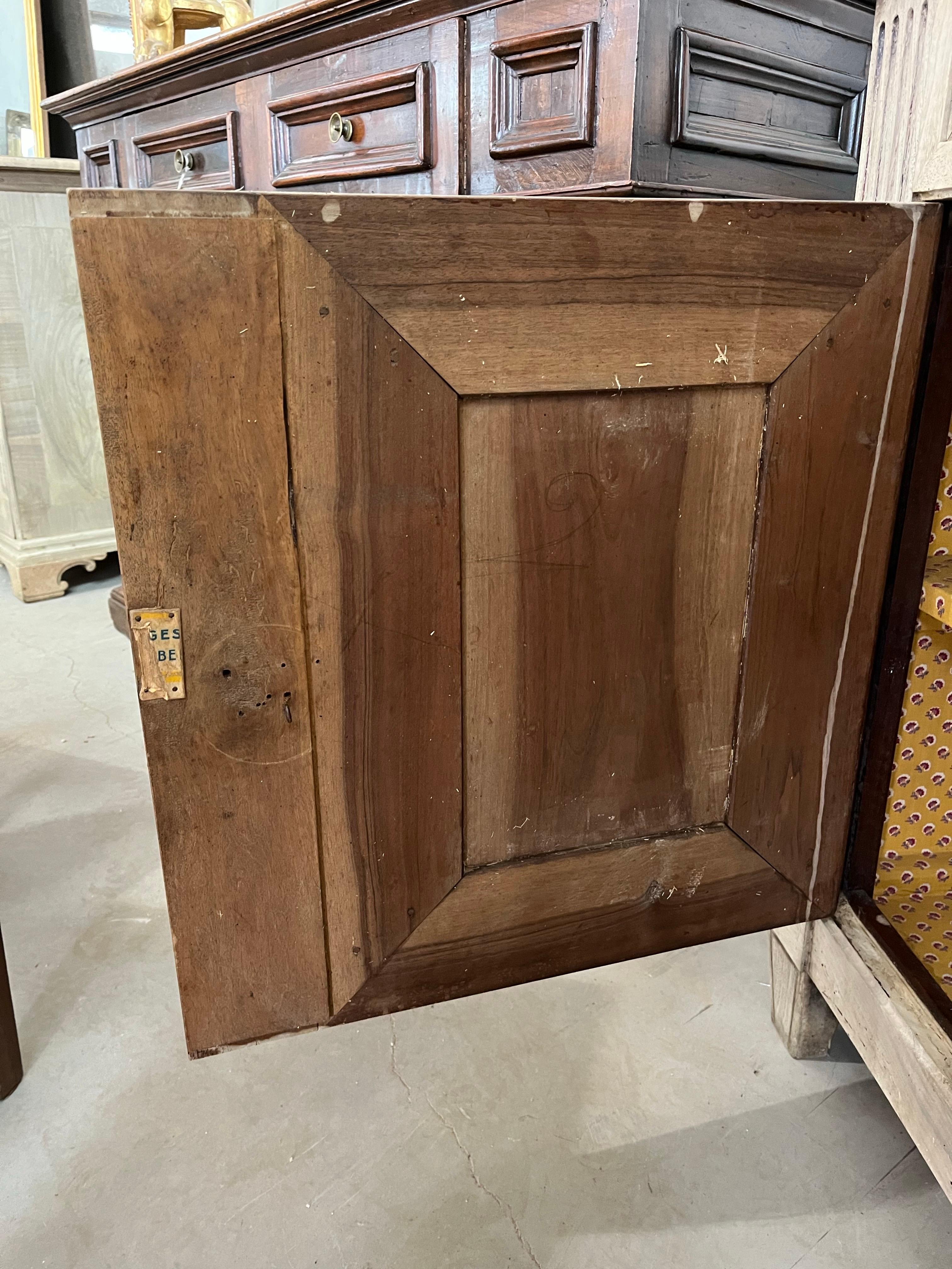 Noyer Buffet / serveur Louis XVI en noyer blanchi du 19e siècle en vente