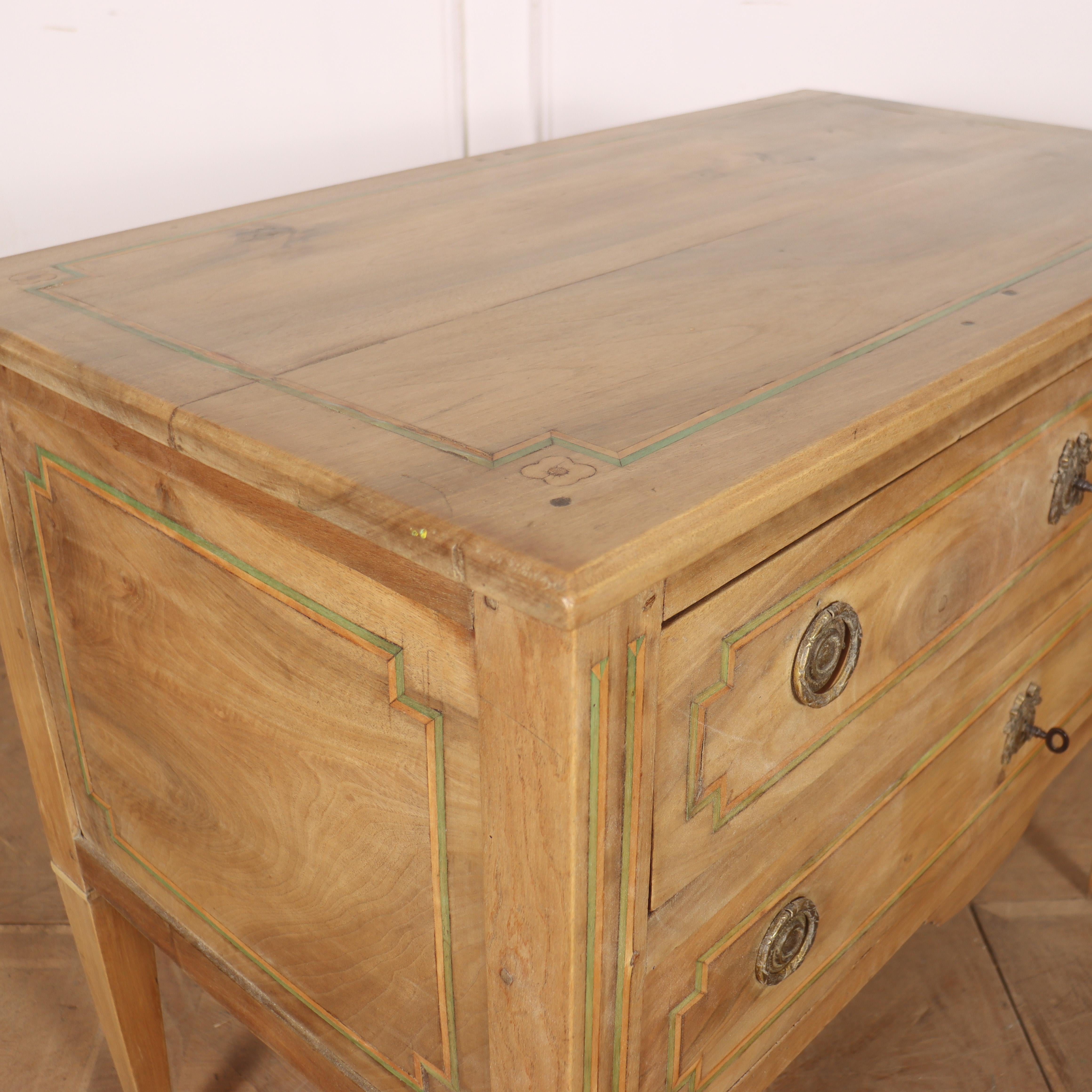 Noce 19th Century Bleached Walnut Italian Commode in vendita