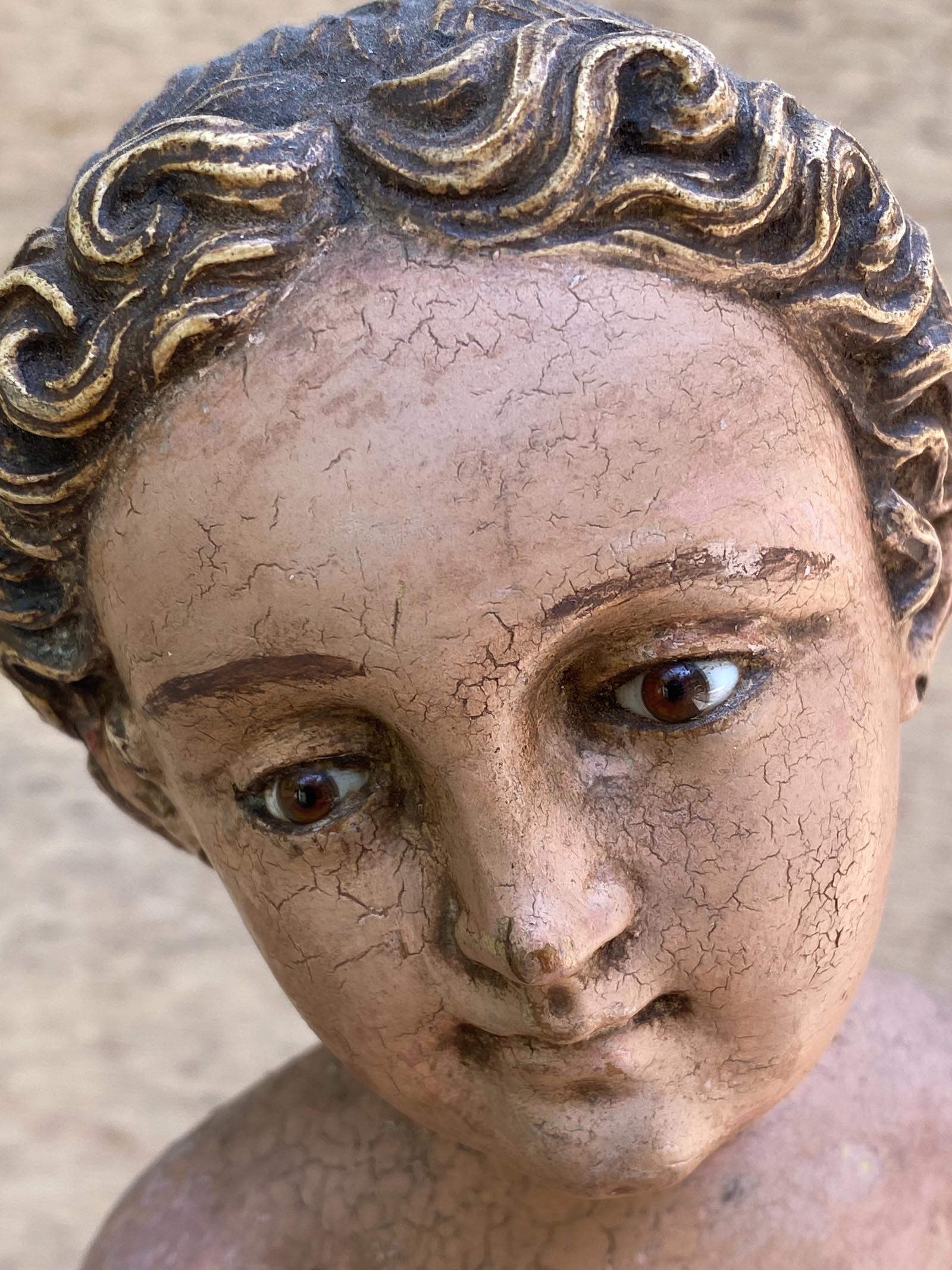Coloniale spagnolo Madonna bionda policroma del XIX secolo in vendita