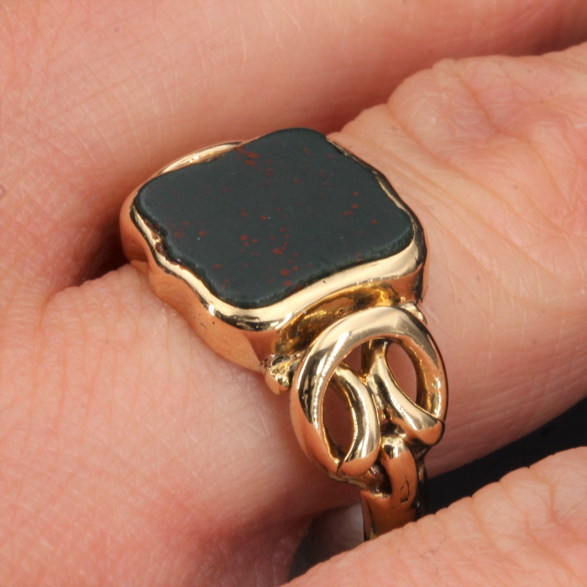 Women's or Men's 19th Century Blood Jasper 18 Karat Yellow Gold Signet Ring For Sale