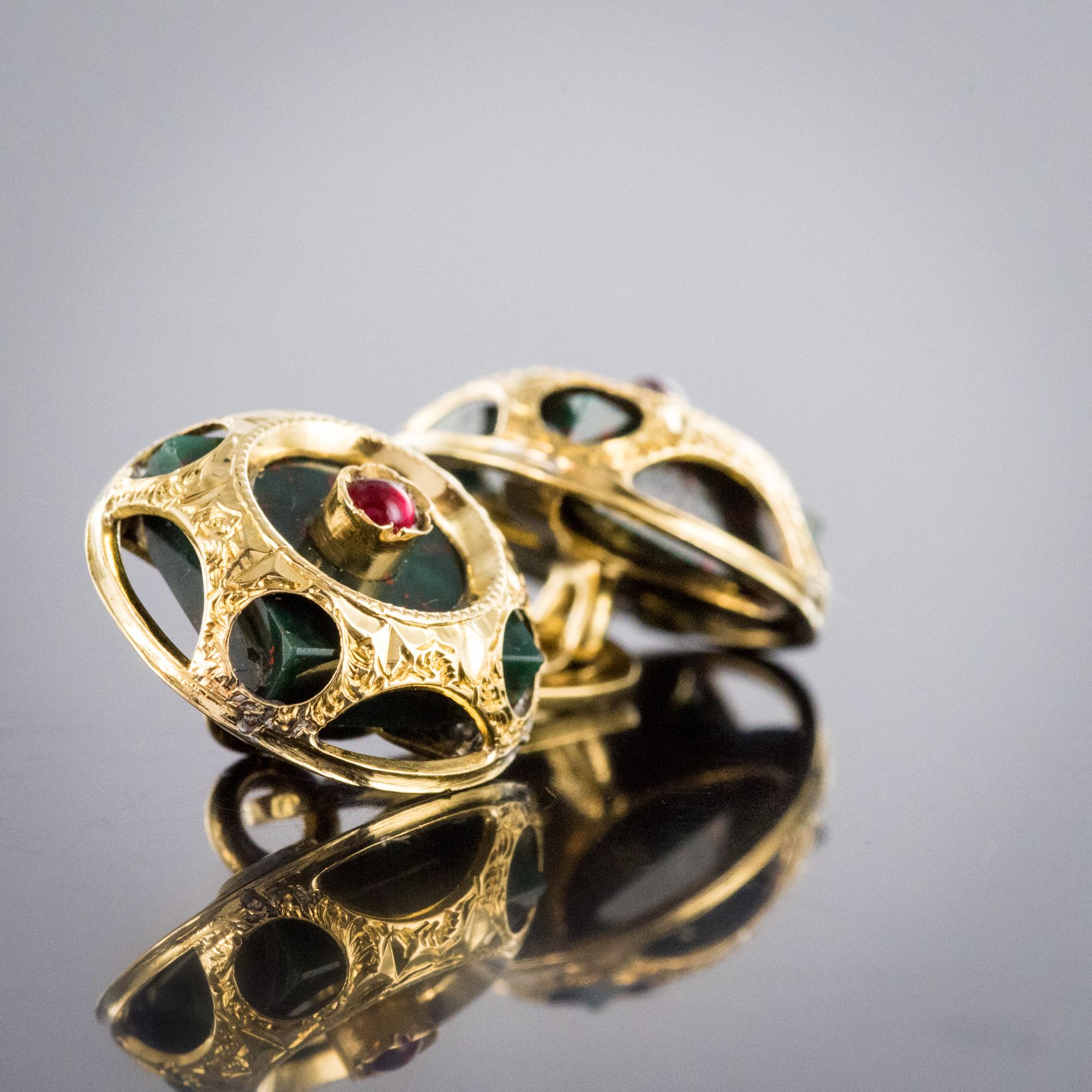 19th Century Blood Jasper Ruby 18 Karat Yellow Gold Cufflinks In Good Condition In Poitiers, FR