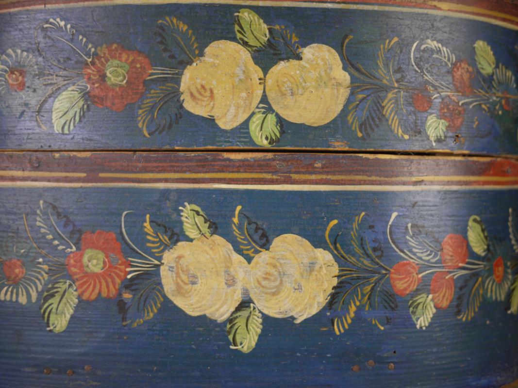 Fir 19th Century Blu Animal Painted Italian Box