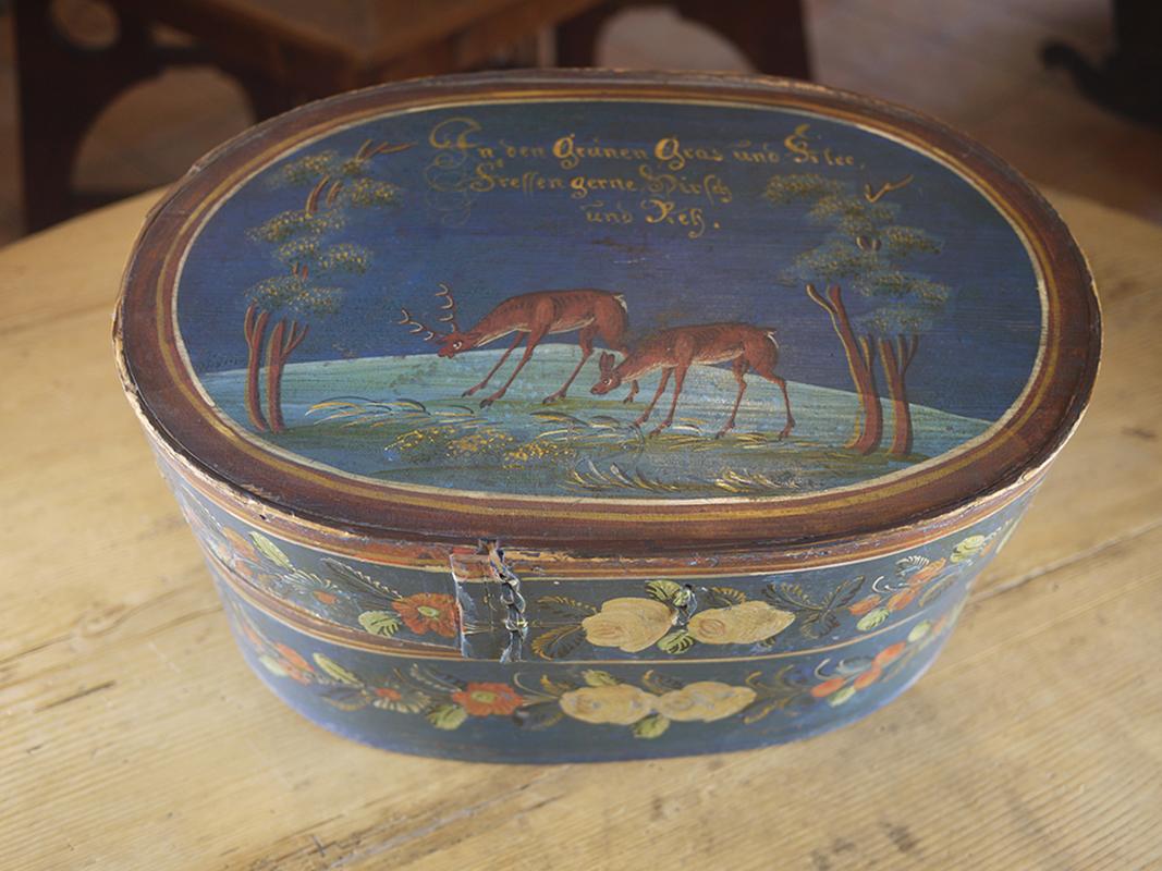 19th Century Blu Animal Painted Italian Box 1