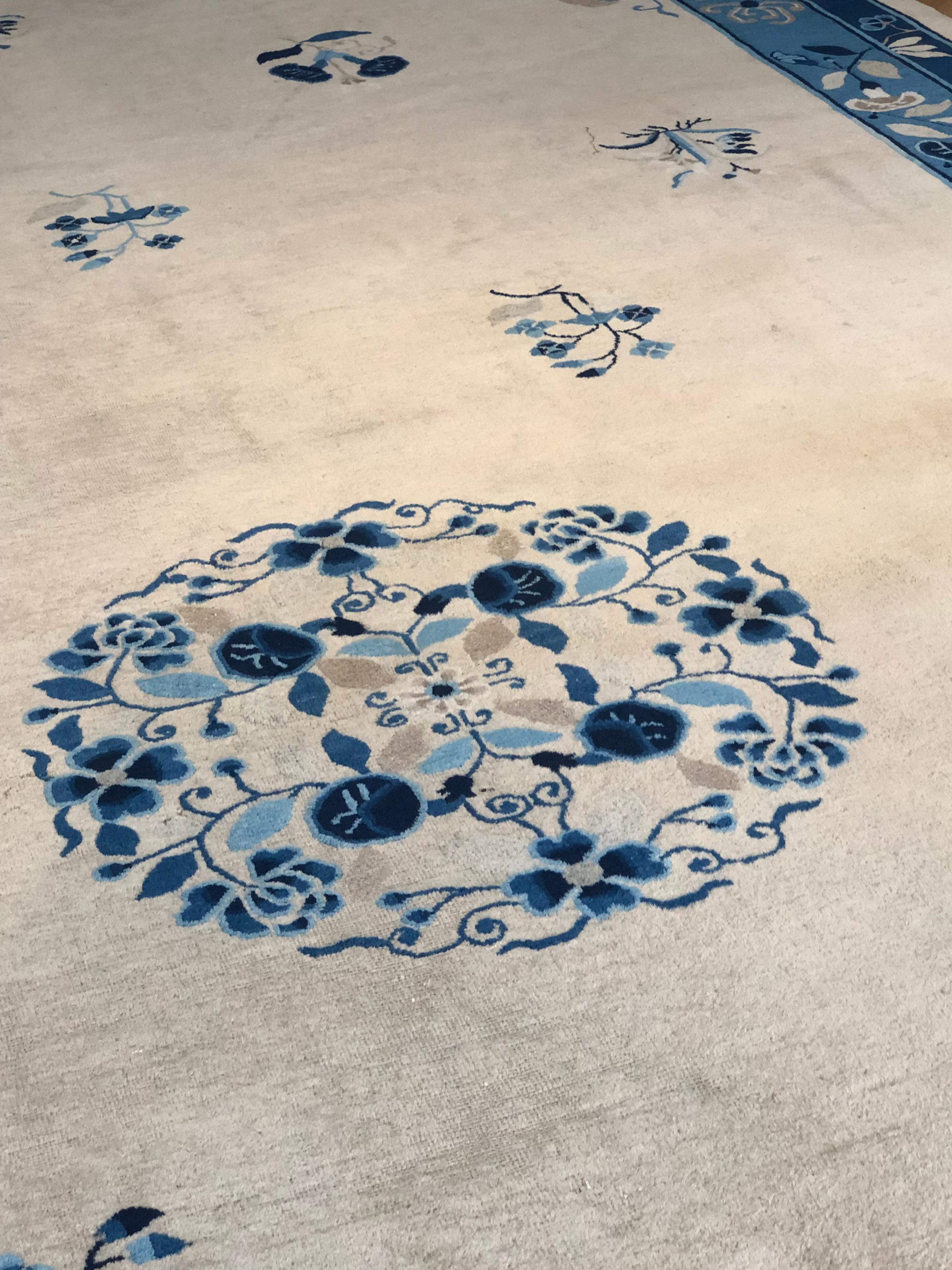 19th Century Blue and Natural Wool Peking Chinese Rug, ca 1870 For Sale 9
