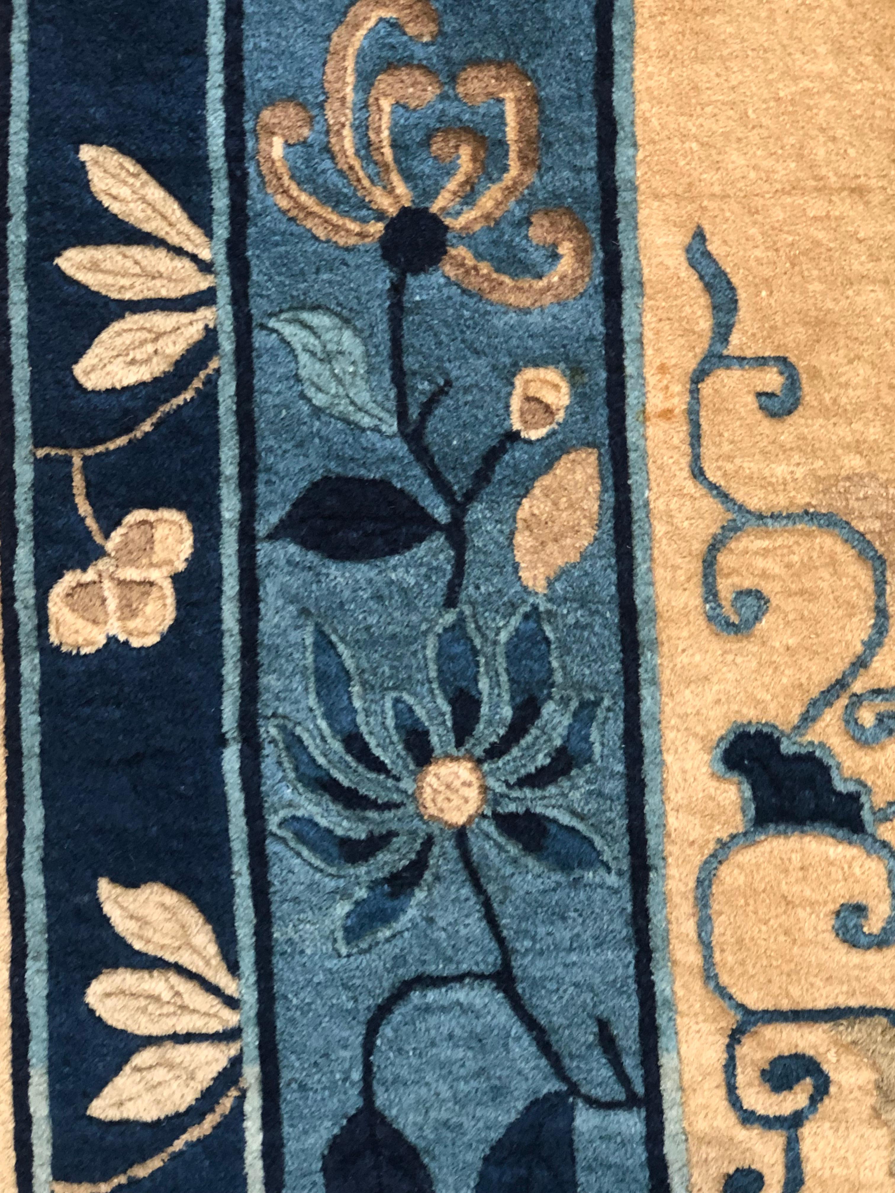 19th Century Blue and Natural Wool Peking Chinese Rug, ca 1870 For Sale 3
