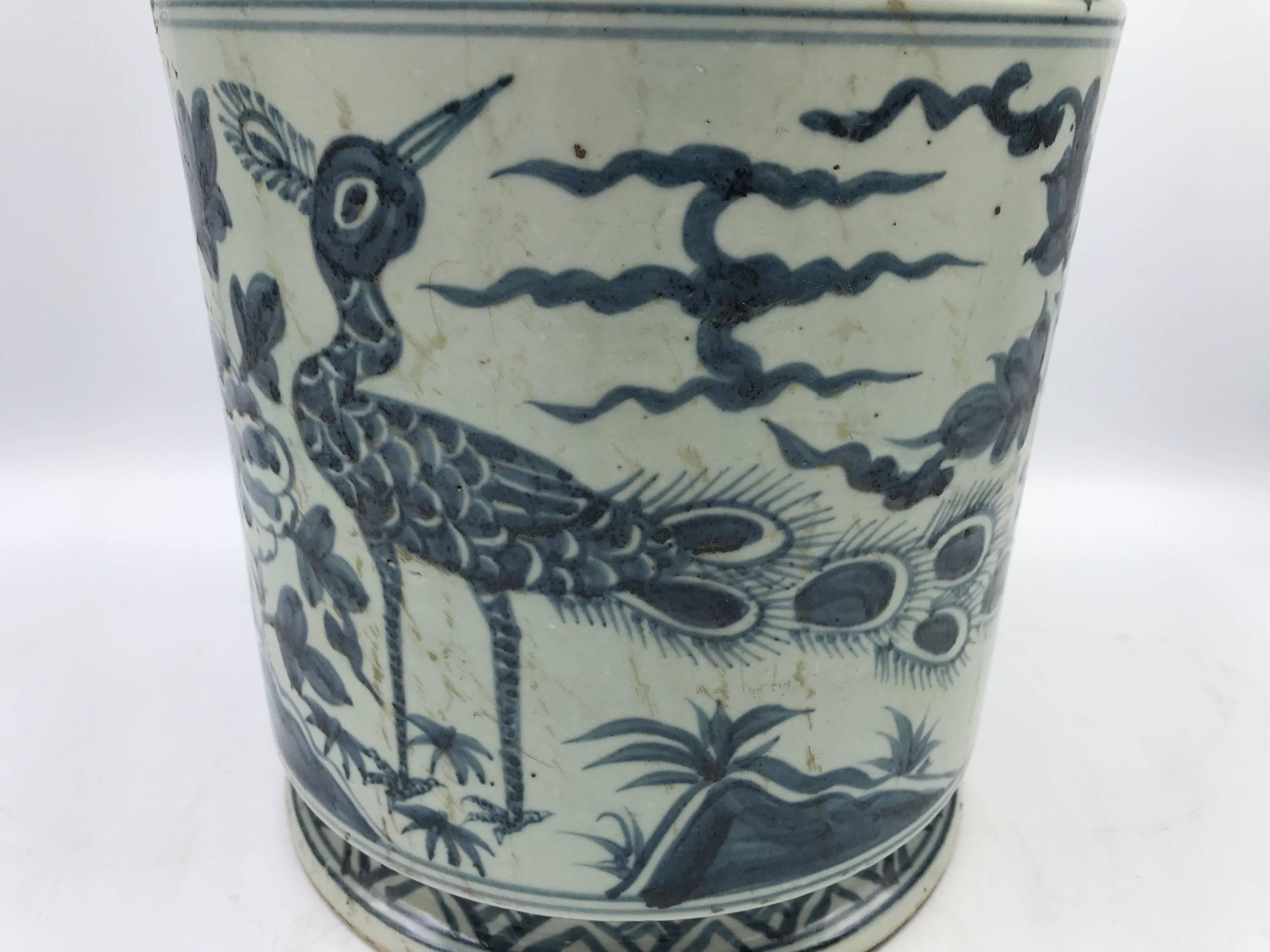 19th Century Blue and White Cachepot Planter with Peacock and Floral Motif In Excellent Condition In Richmond, VA