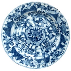 Blauer und weißer Schale aus dem 19. Jahrhundert im Kangxi-Stil