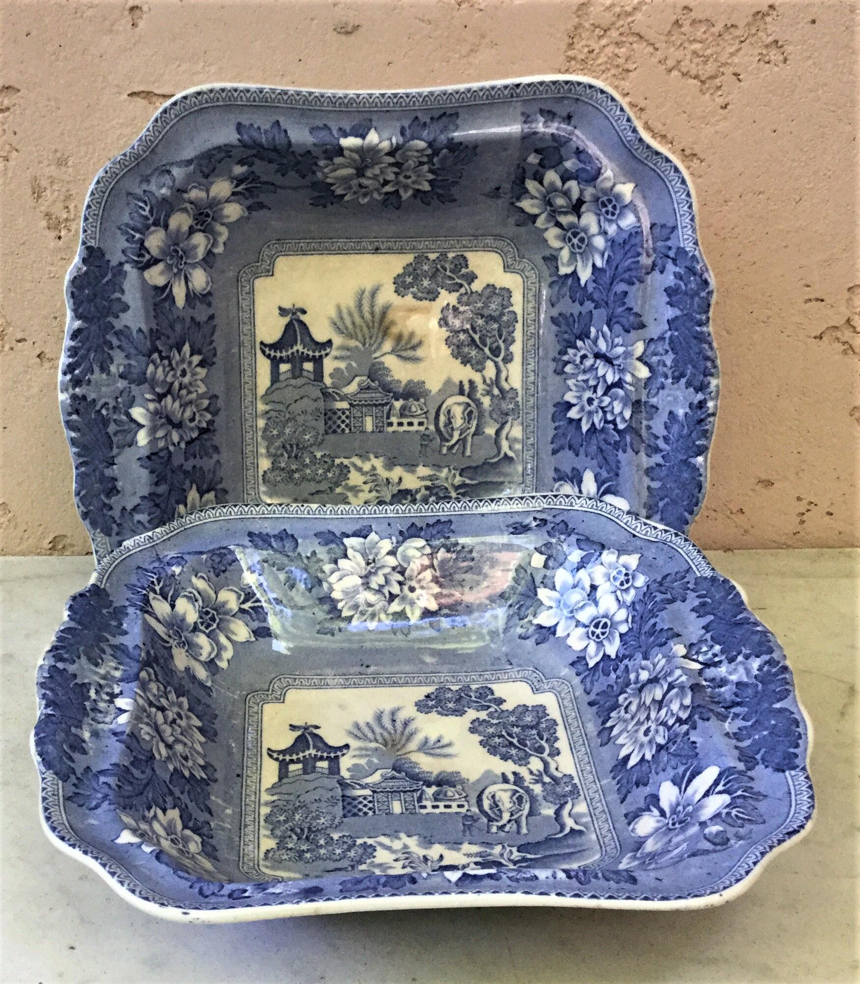 Rare set of three English blue and white platters signed Burslem.
1780 pattern Pagoda/elephant.
End of 19th century.