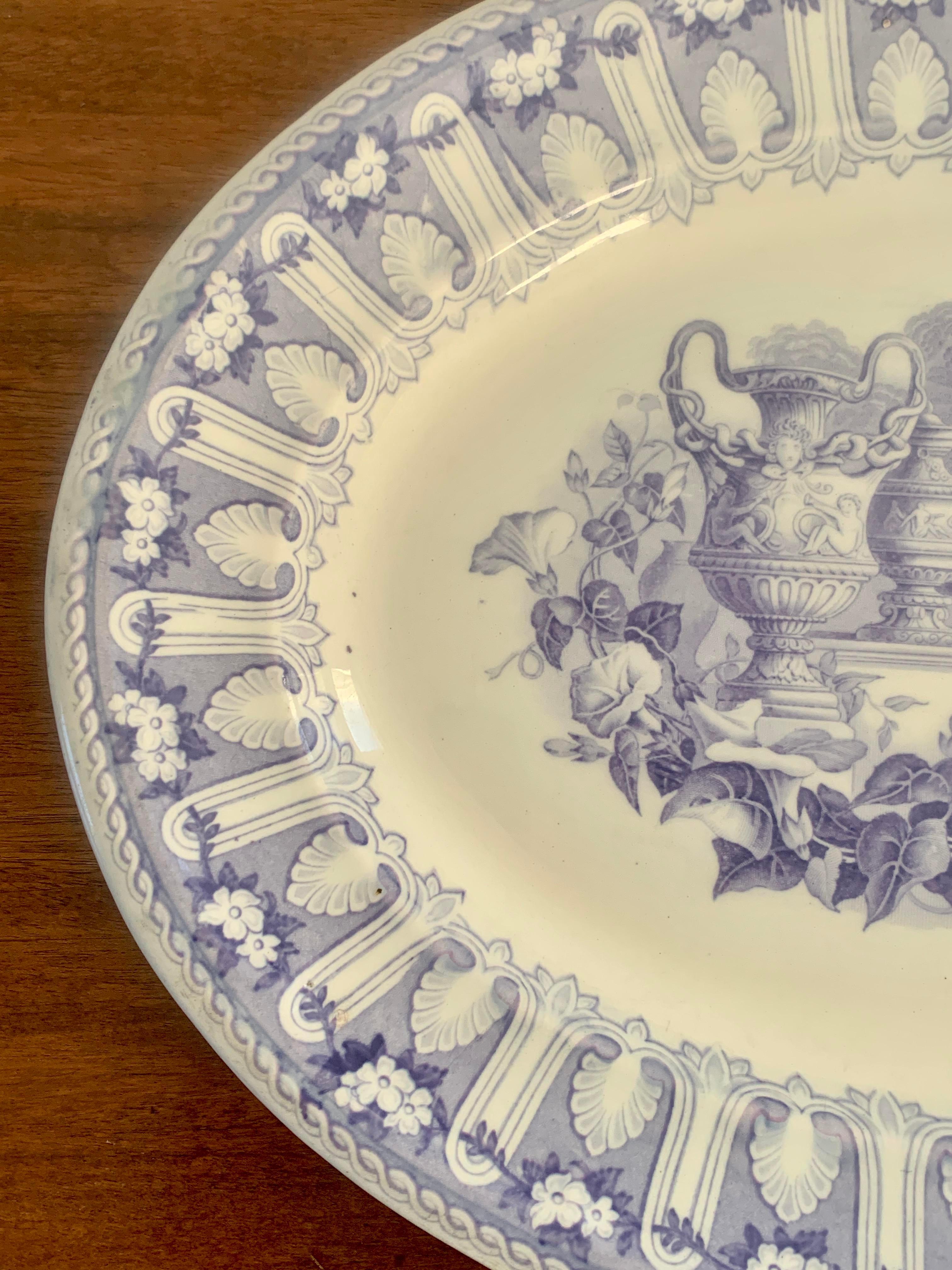 Un magnifique plat ancien en pierre de fer bleu et blanc.

USA, 19ème siècle

Mesures : 16.13 
