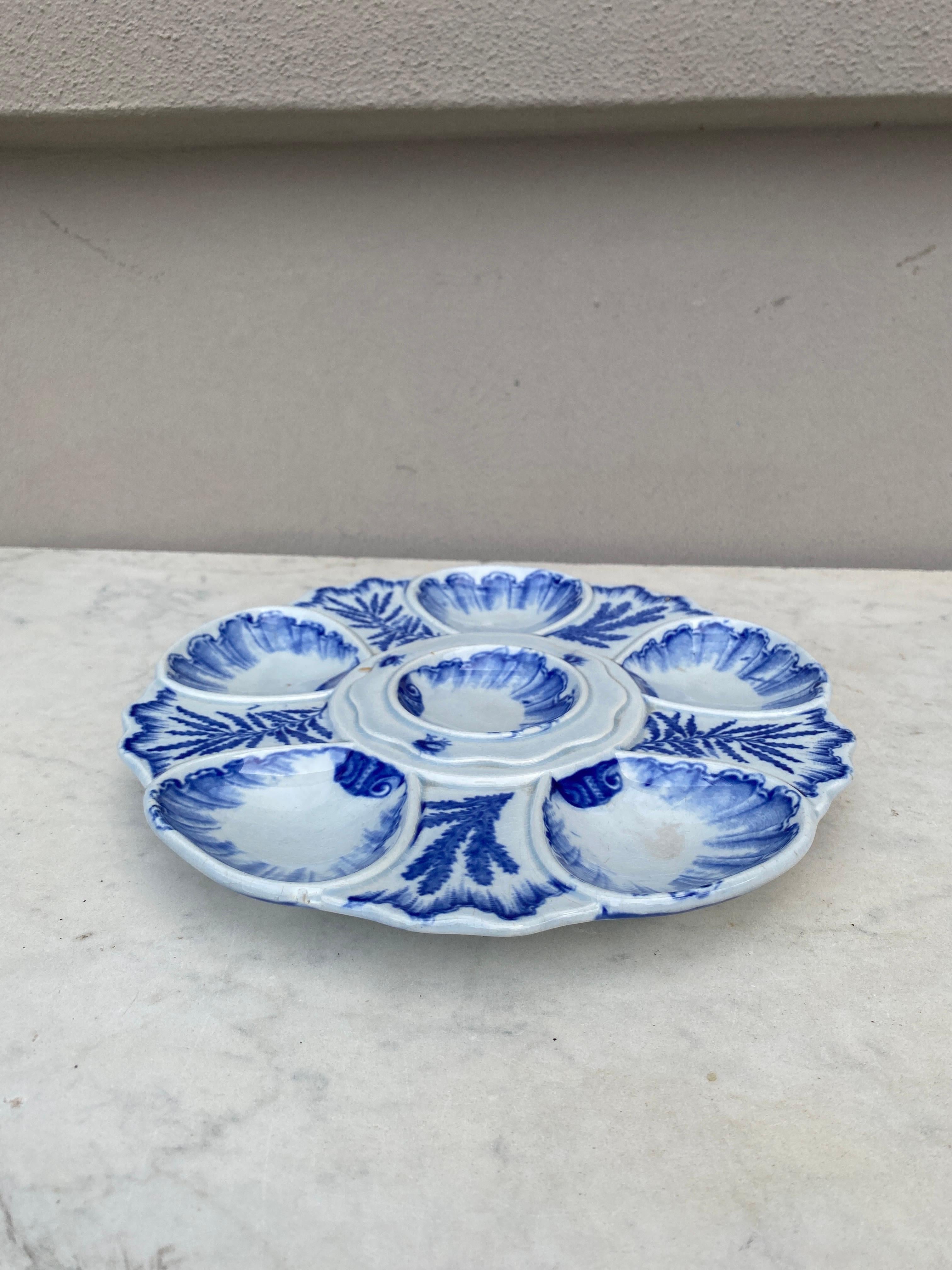 19th Century Blue and White Seaweeds Oyster Plate Bordeaux In Good Condition For Sale In Austin, TX
