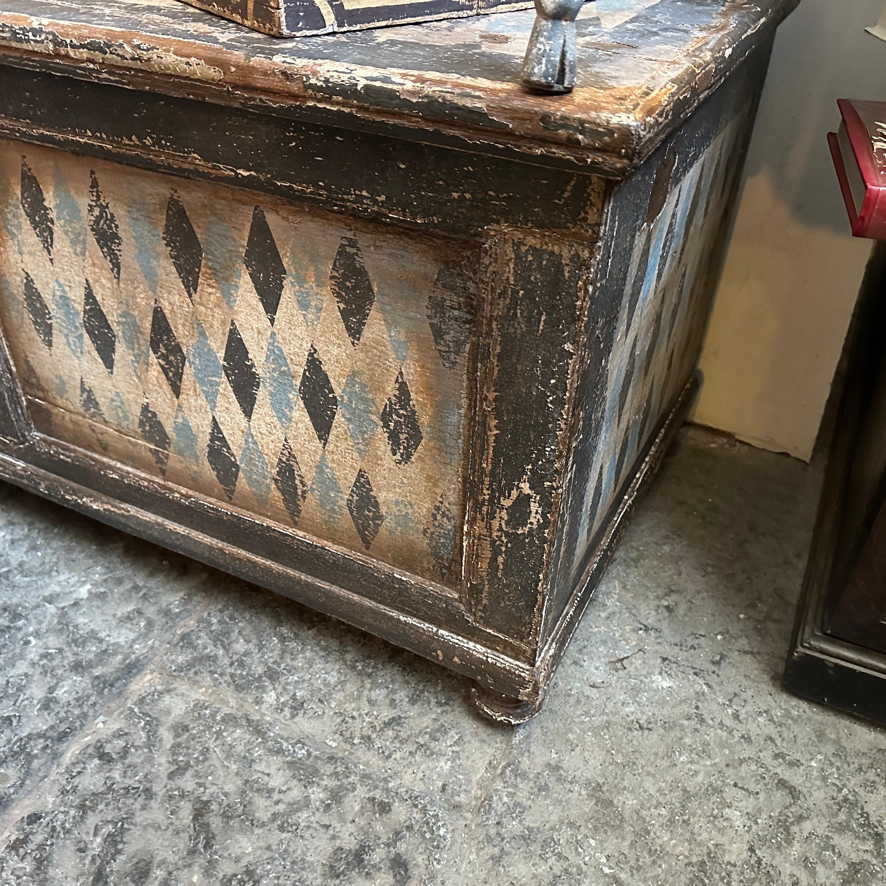 Louis Philippe 19th Century Blue Black and White Lacquered Wood Florentine Blanket Chest For Sale