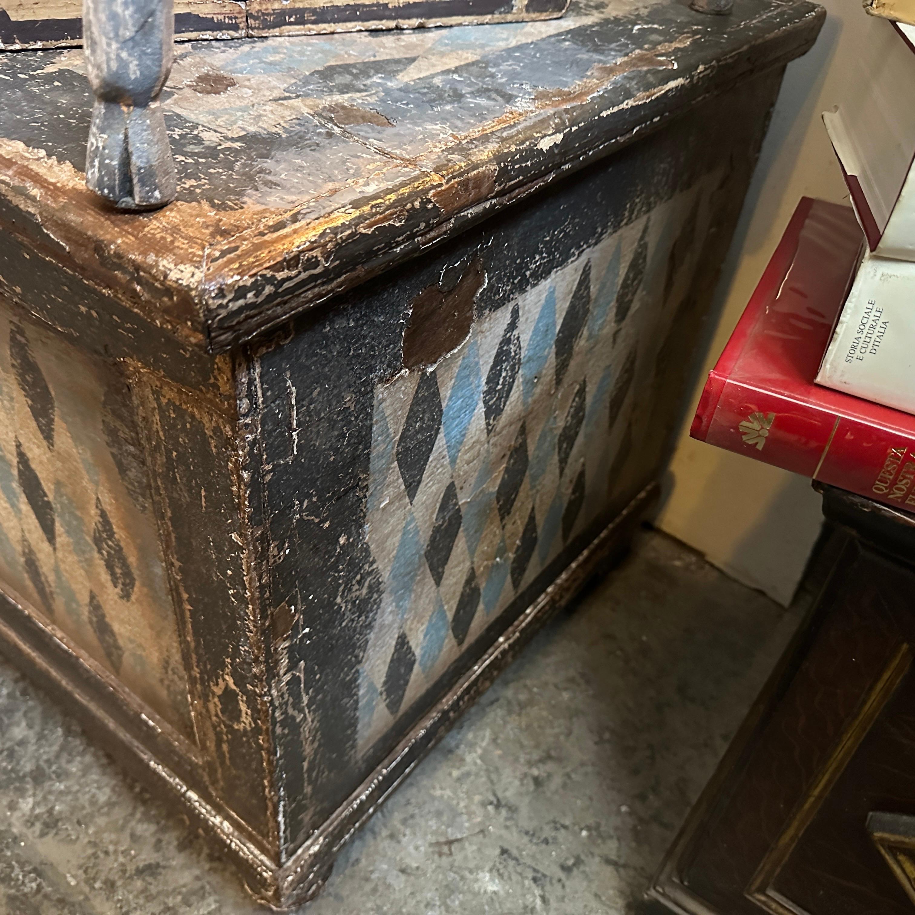 19th Century Blue Black and White Lacquered Wood Florentine Blanket Chest For Sale 1