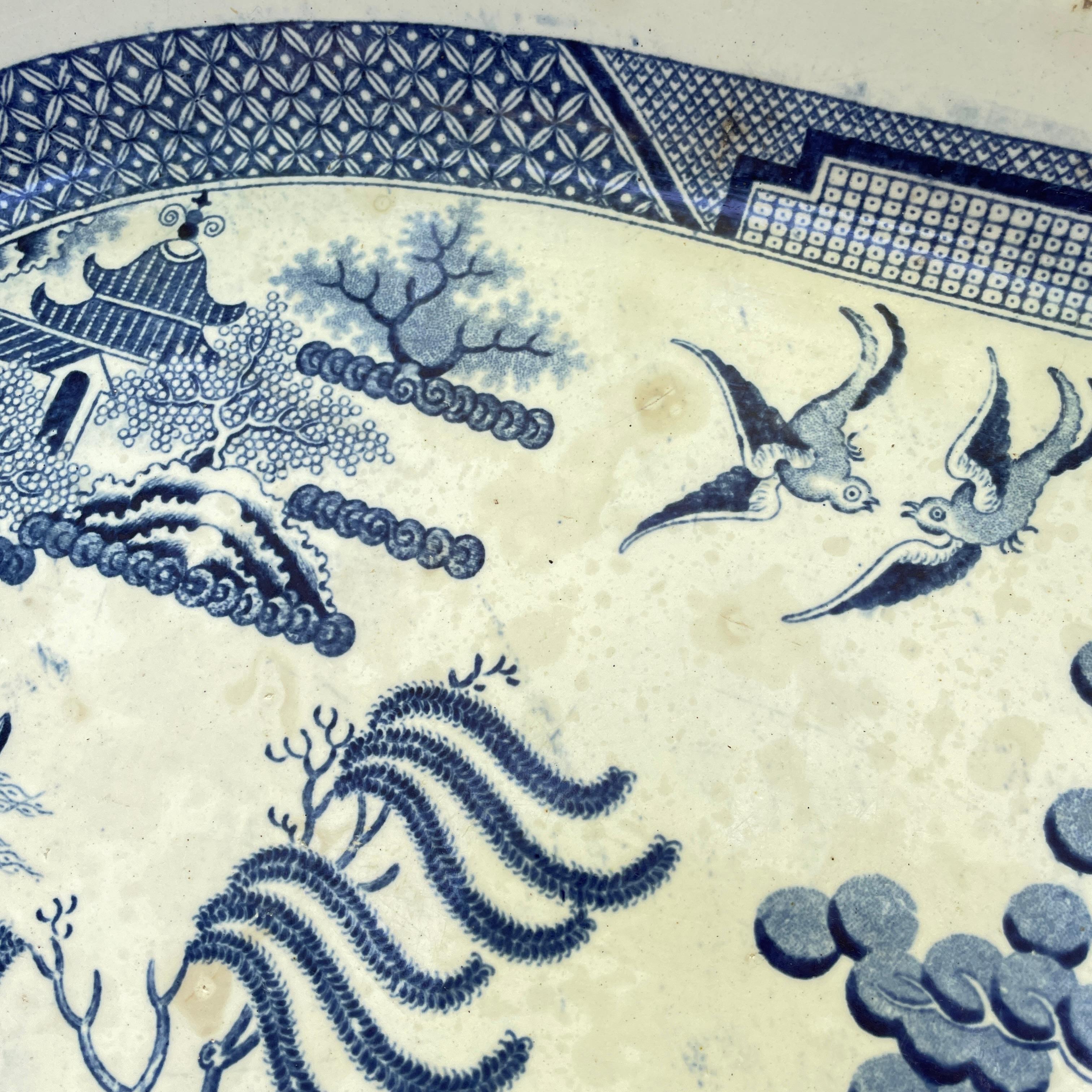 Début du XIXe siècle Plateau Chinoiserie en Saule de Chine Delft Bleu du 19ème siècle Décoration de Table Ancienne en vente