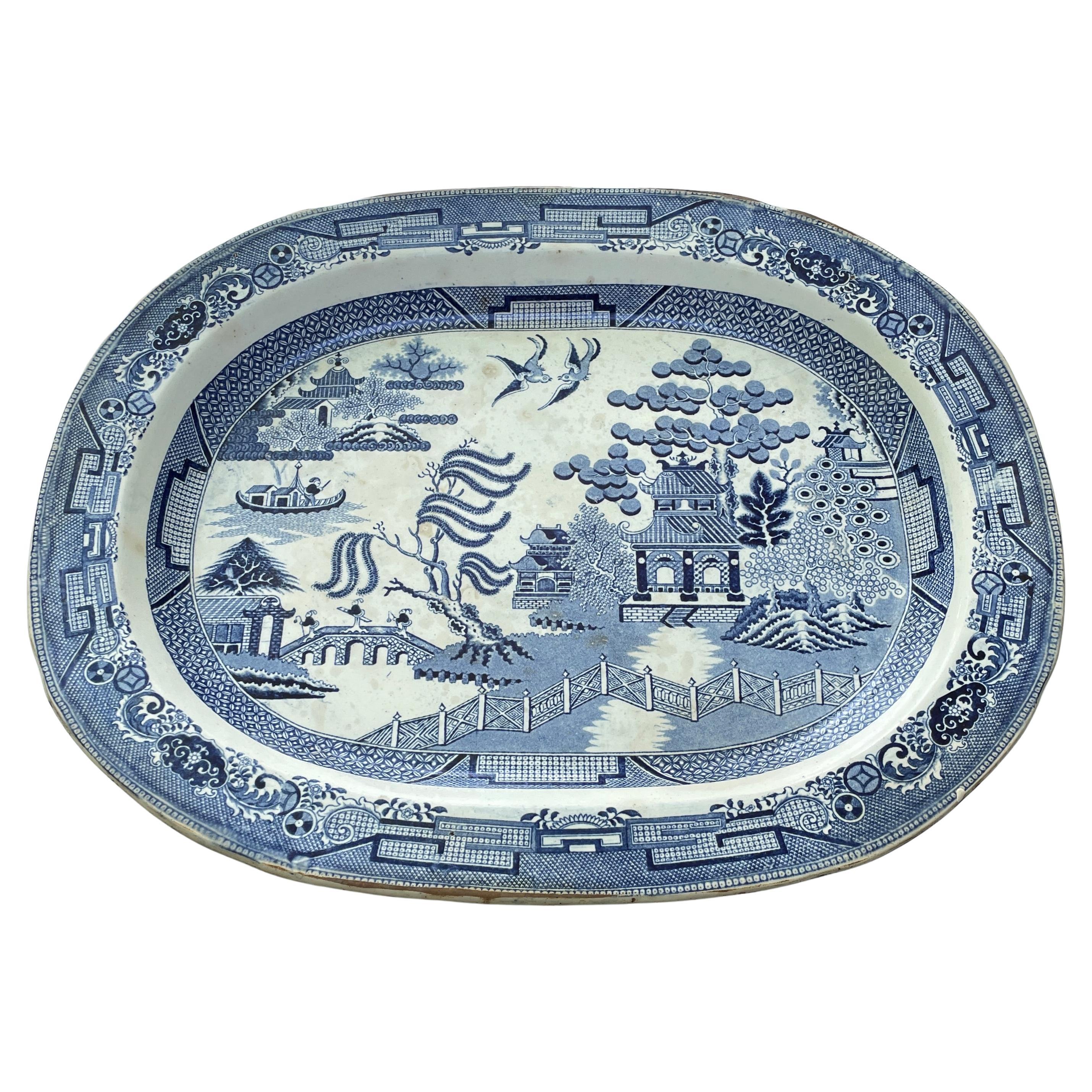 Plateau Chinoiserie en Saule de Chine Delft Bleu du 19ème siècle Décoration de Table Ancienne en vente