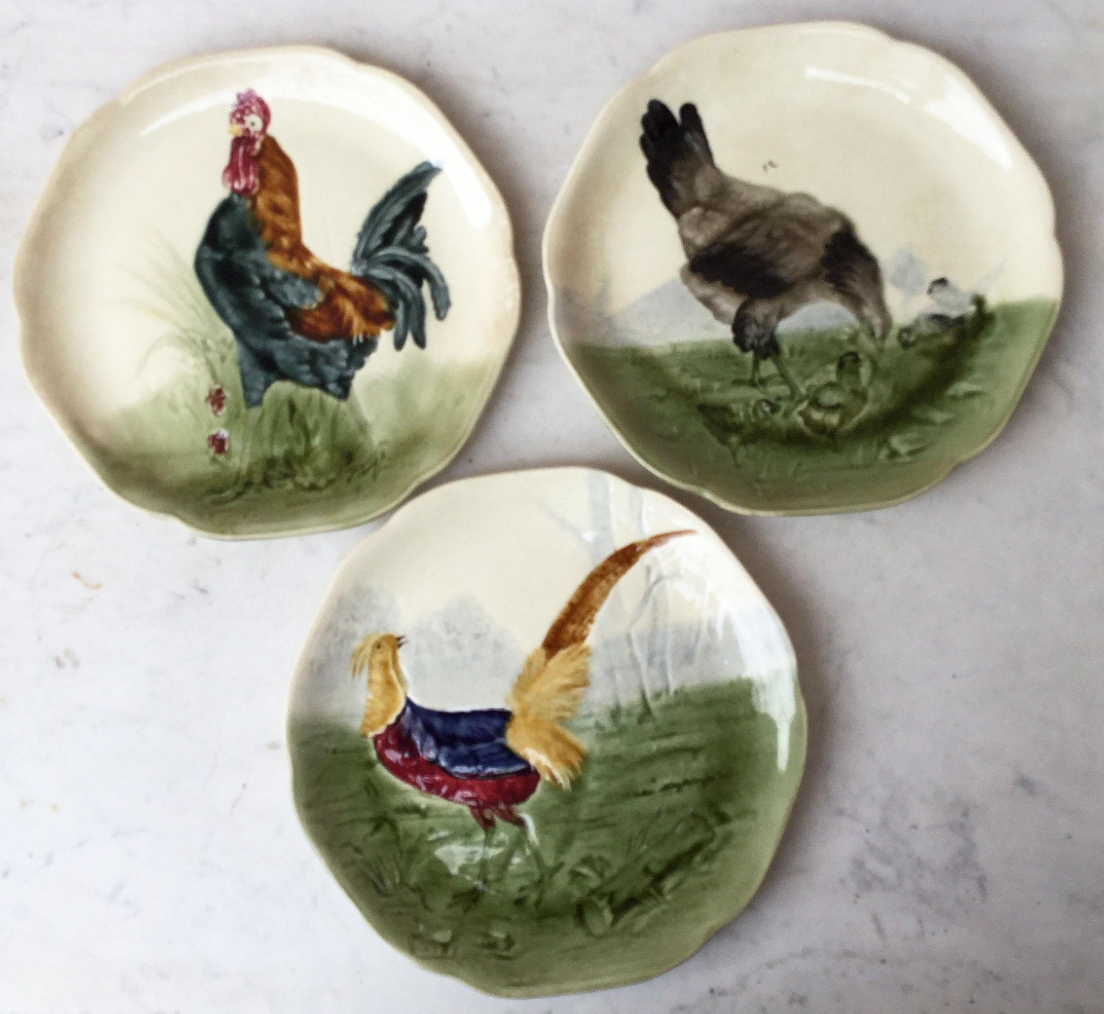19th Century Majolica Hen & Chicks Plate Choisy Le Roi In Good Condition For Sale In Austin, TX