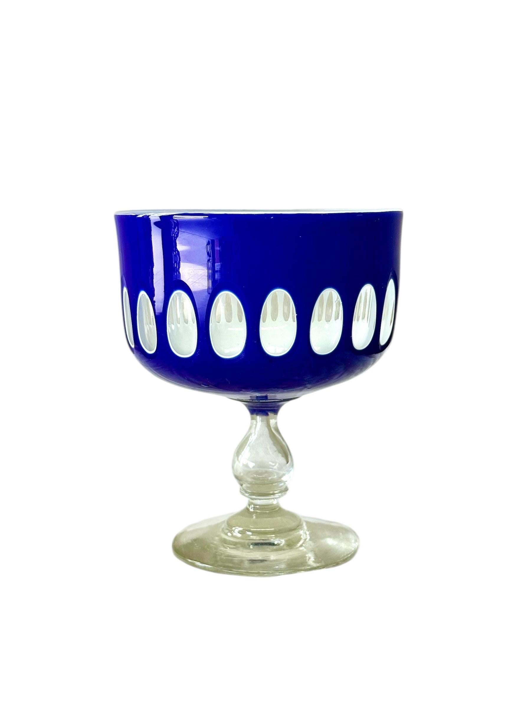 XIXe siècle Drageoir du 19e siècle recouvert de verre opalin et de bleu en vente