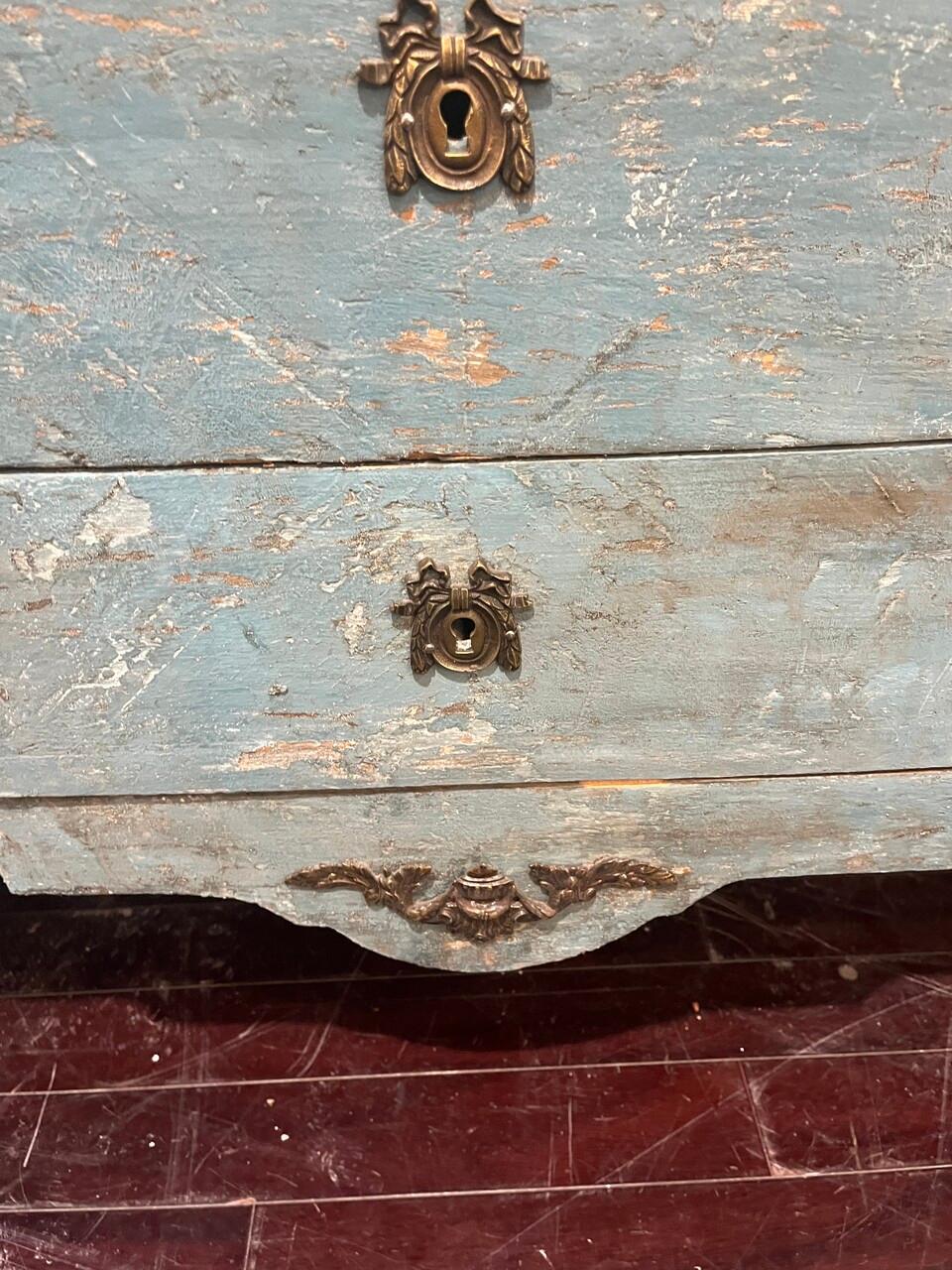 Commode du 19e siècle peinte en bleu avec dessus en marbre Bon état - En vente à Houston, TX