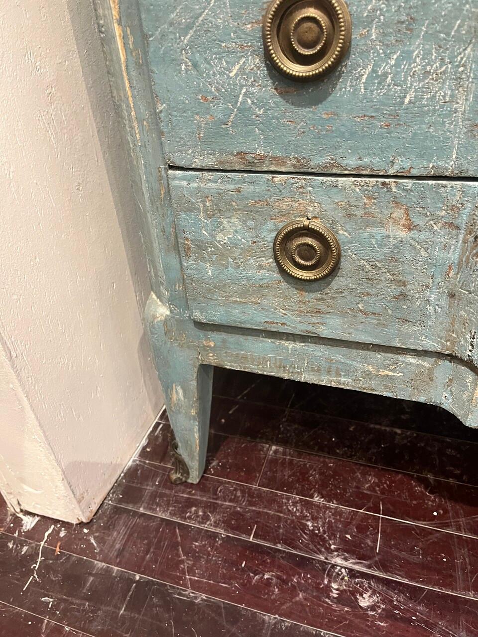XIXe siècle Commode du 19e siècle peinte en bleu avec dessus en marbre en vente
