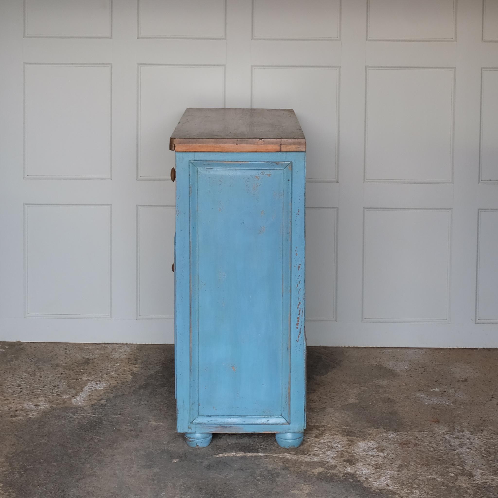Blau lackierter Schrank aus dem 19. Jahrhundert im Angebot 1