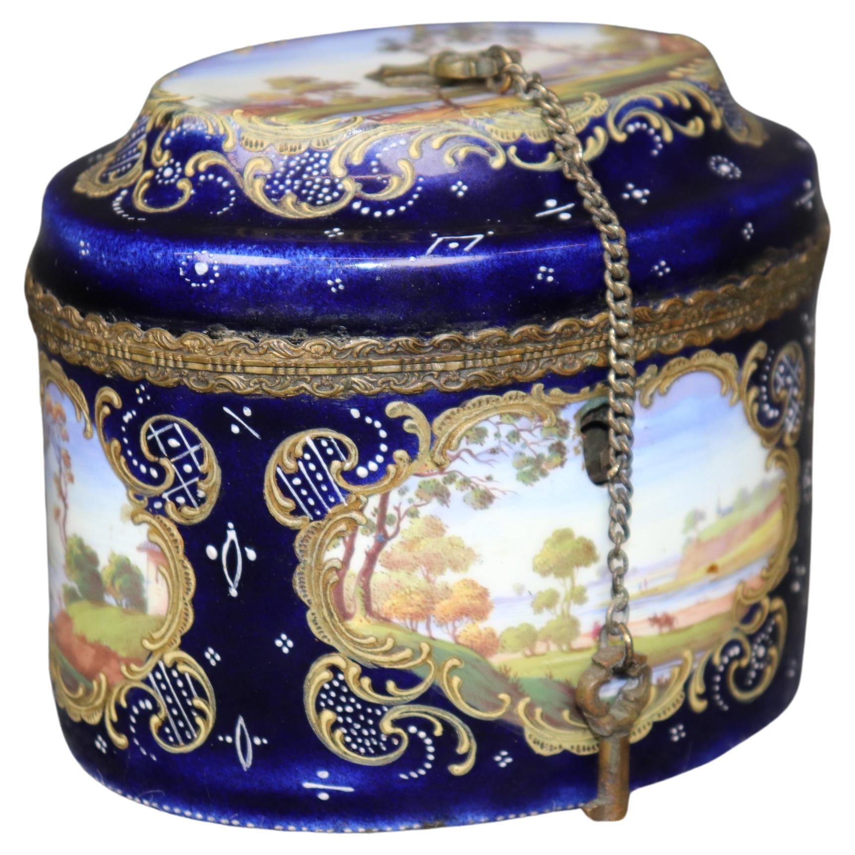 Cofre para joyas de porcelana Royal Vienna Porcelain azul del siglo XIX