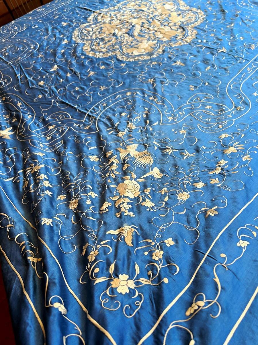 19th century blue satin Chinese wall hanging or bedspread for Export Europe 13
