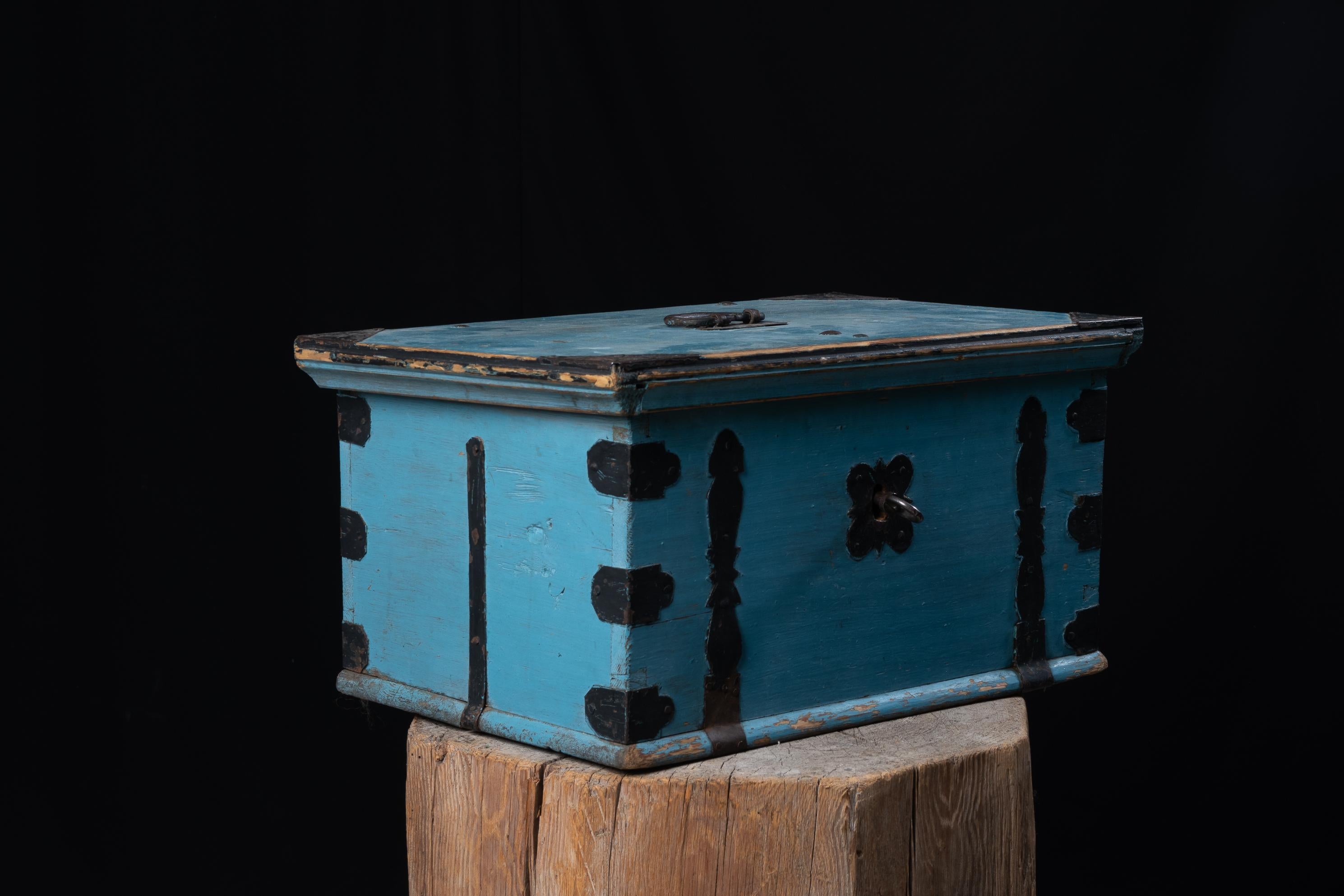 XIXe siècle Coffre ou boîte d'art populaire suédois bleu du 19ème siècle en vente