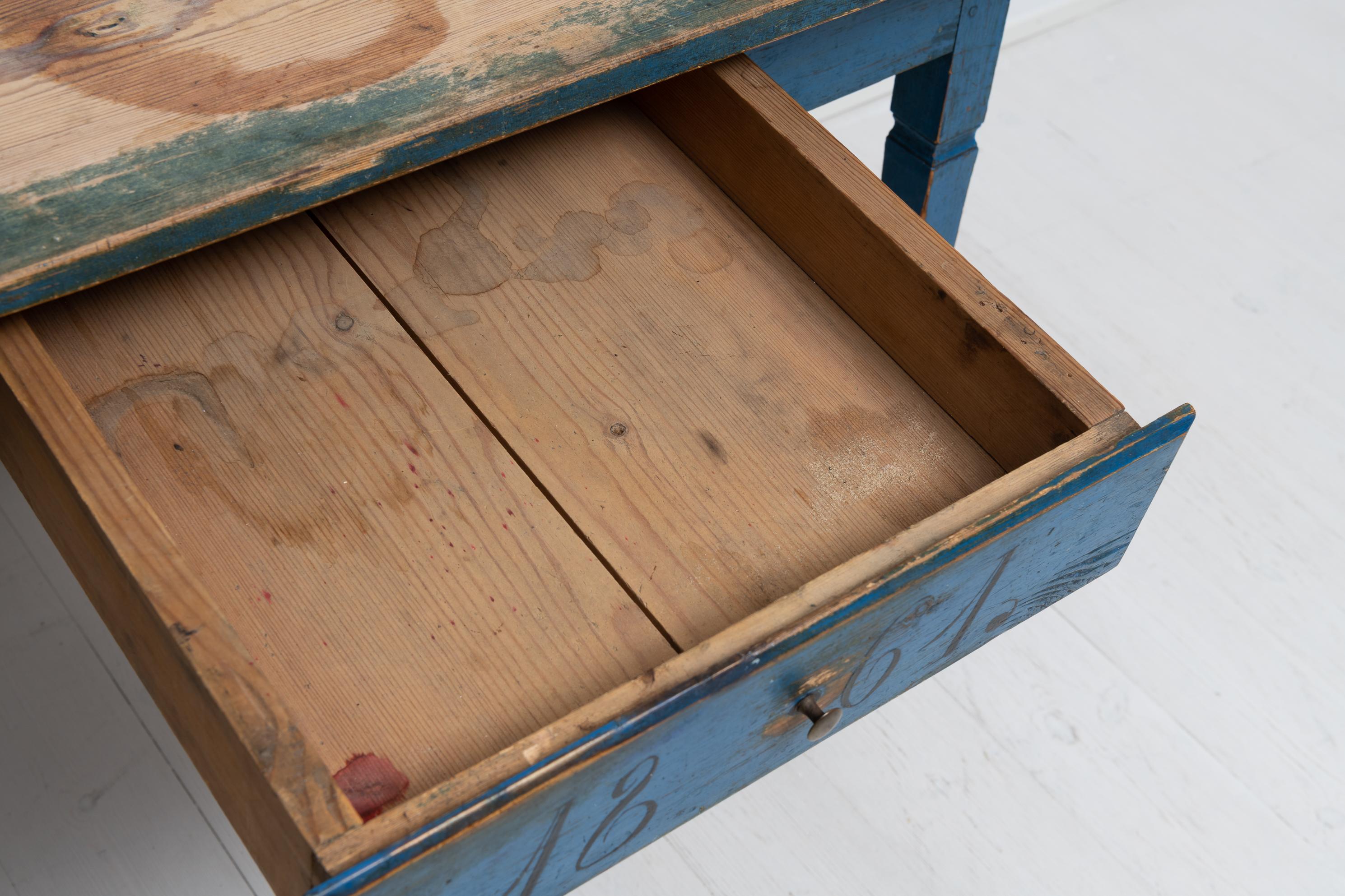 Antiker blauer schwedischer Schreibtisch aus Kiefernholz im Gustavianischen Stil, Gustavianischer Stil im Angebot 4