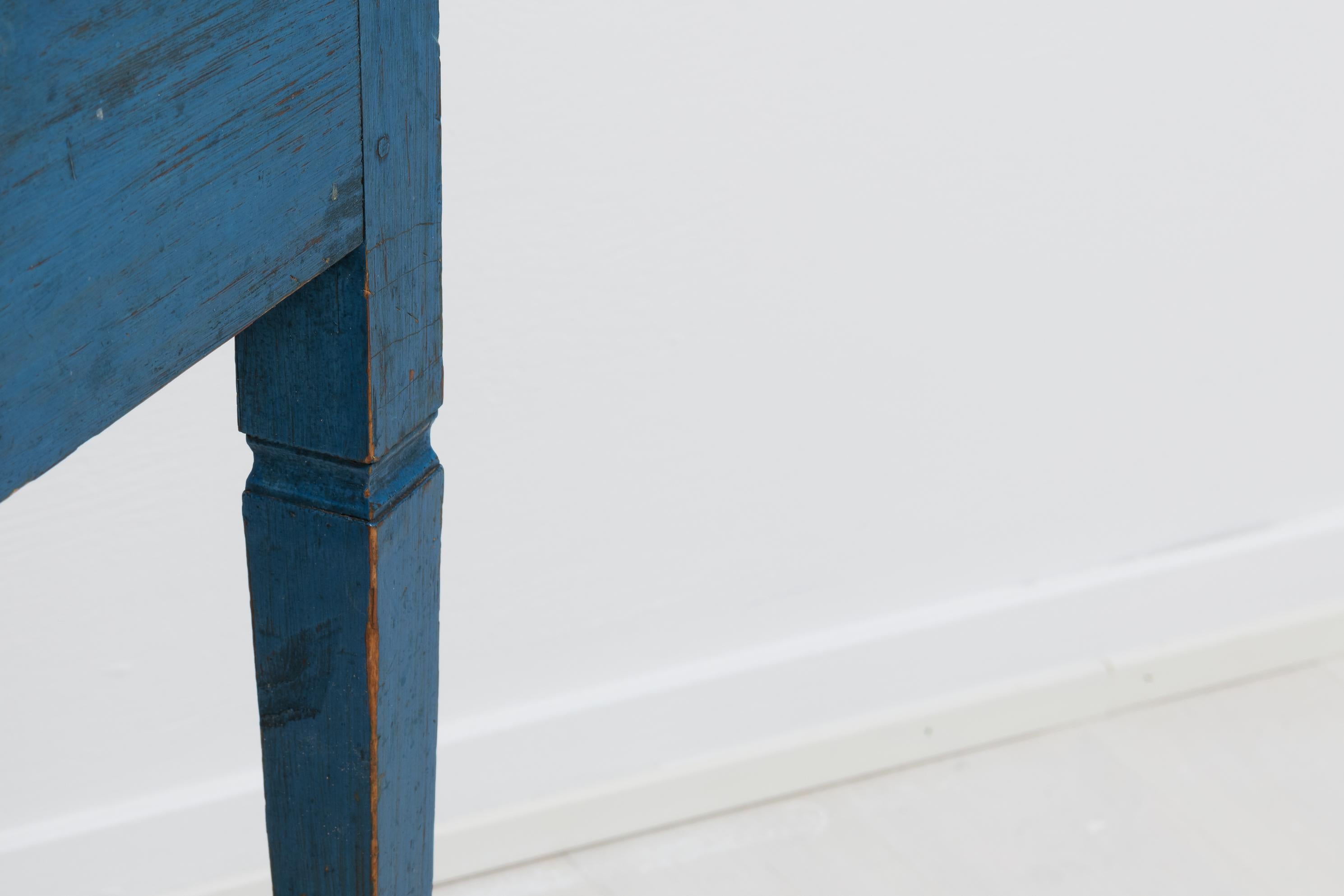 Antiker blauer schwedischer Schreibtisch aus Kiefernholz im Gustavianischen Stil, Gustavianischer Stil im Angebot 8