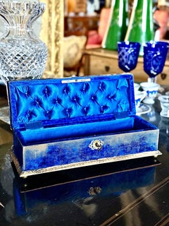 Boîte à bijoux du XIXe siècle en velours bleu, ornée d'un galon doré et de velours bleu, France