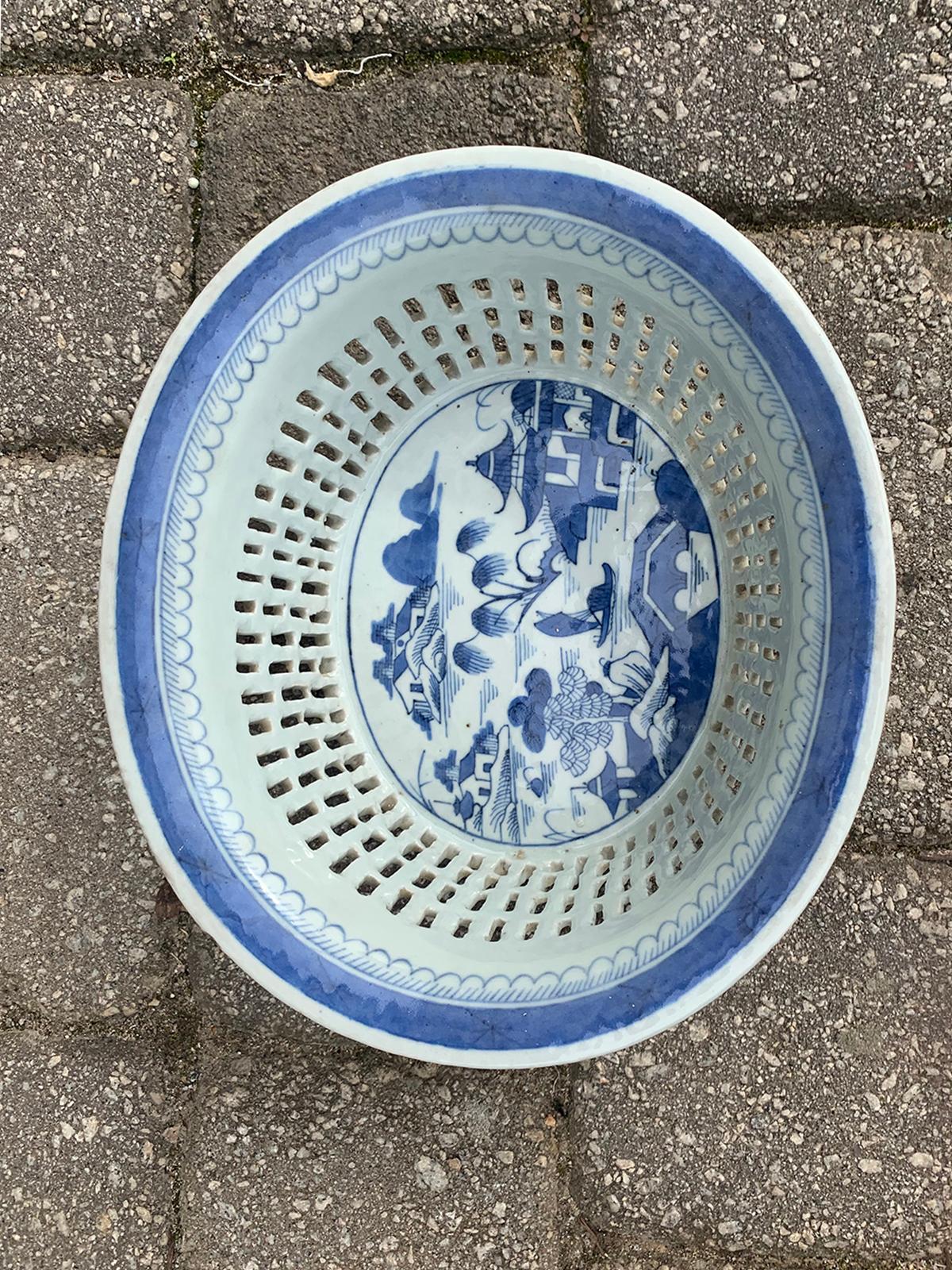 19th Century Blue and White Canton Ware Chestnut Bowl In Good Condition For Sale In Atlanta, GA