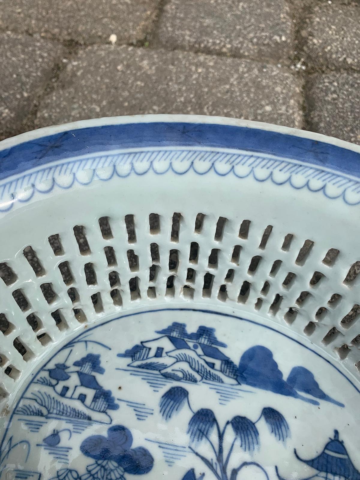 19th Century Blue and White Canton Ware Chestnut Bowl For Sale 3