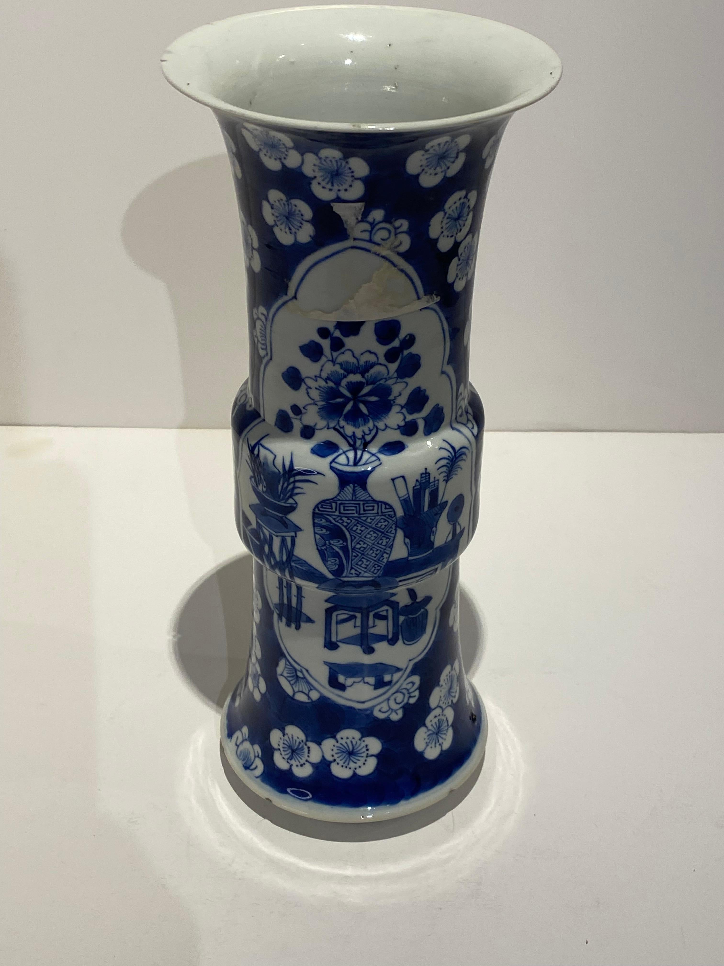 19th Century Blue & White Chinese Porcelain Vase In Good Condition For Sale In North Salem, NY