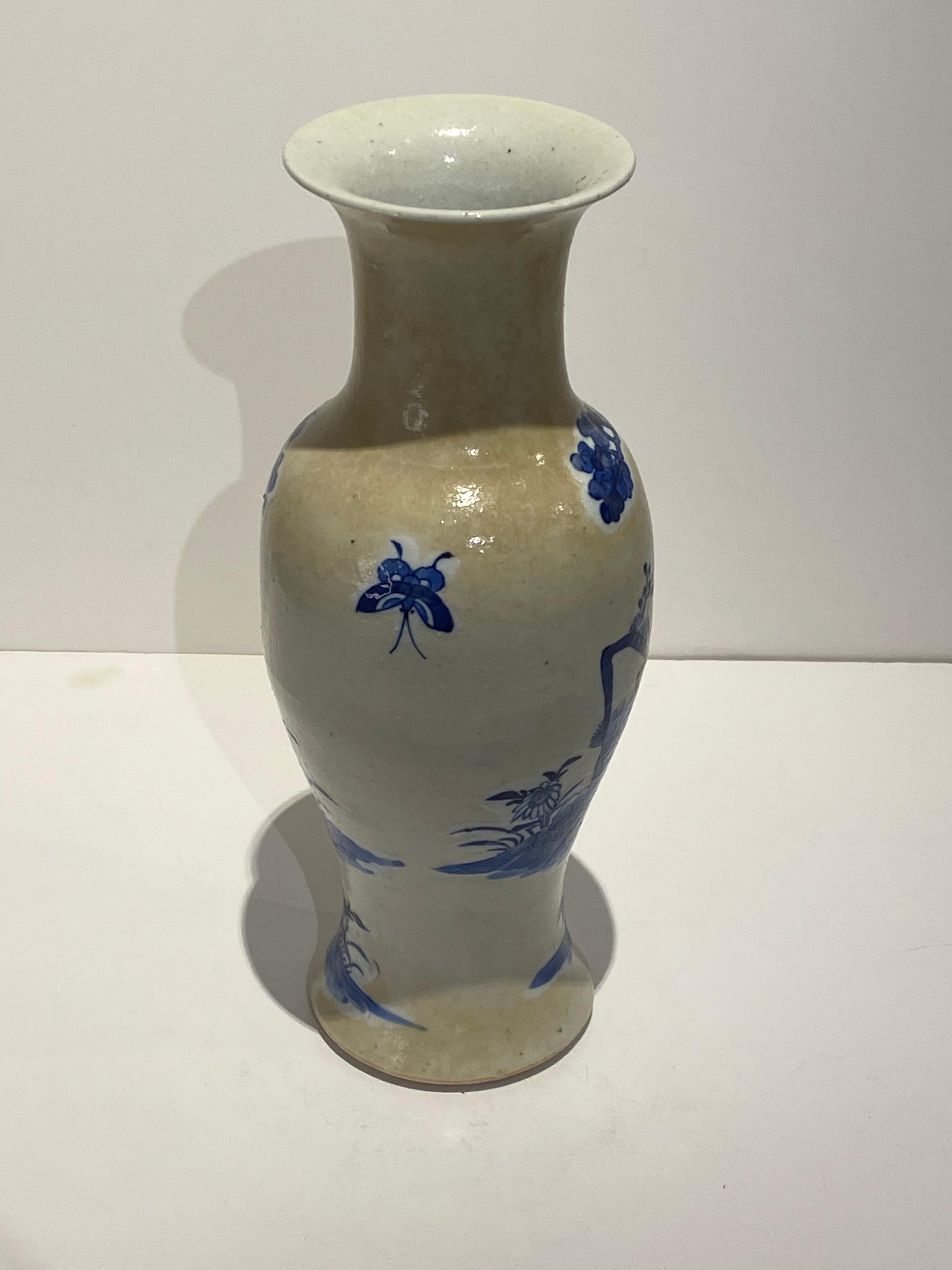 Hand-Painted 19th Century Blue & White Large Chinese Vase For Sale