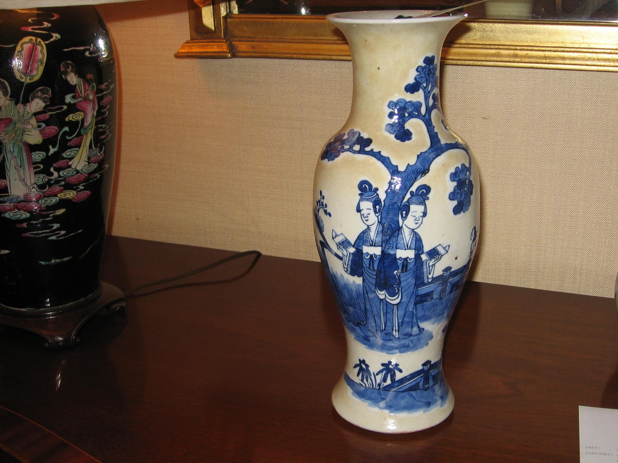 19th Century Blue & White Large Chinese Vase For Sale 1