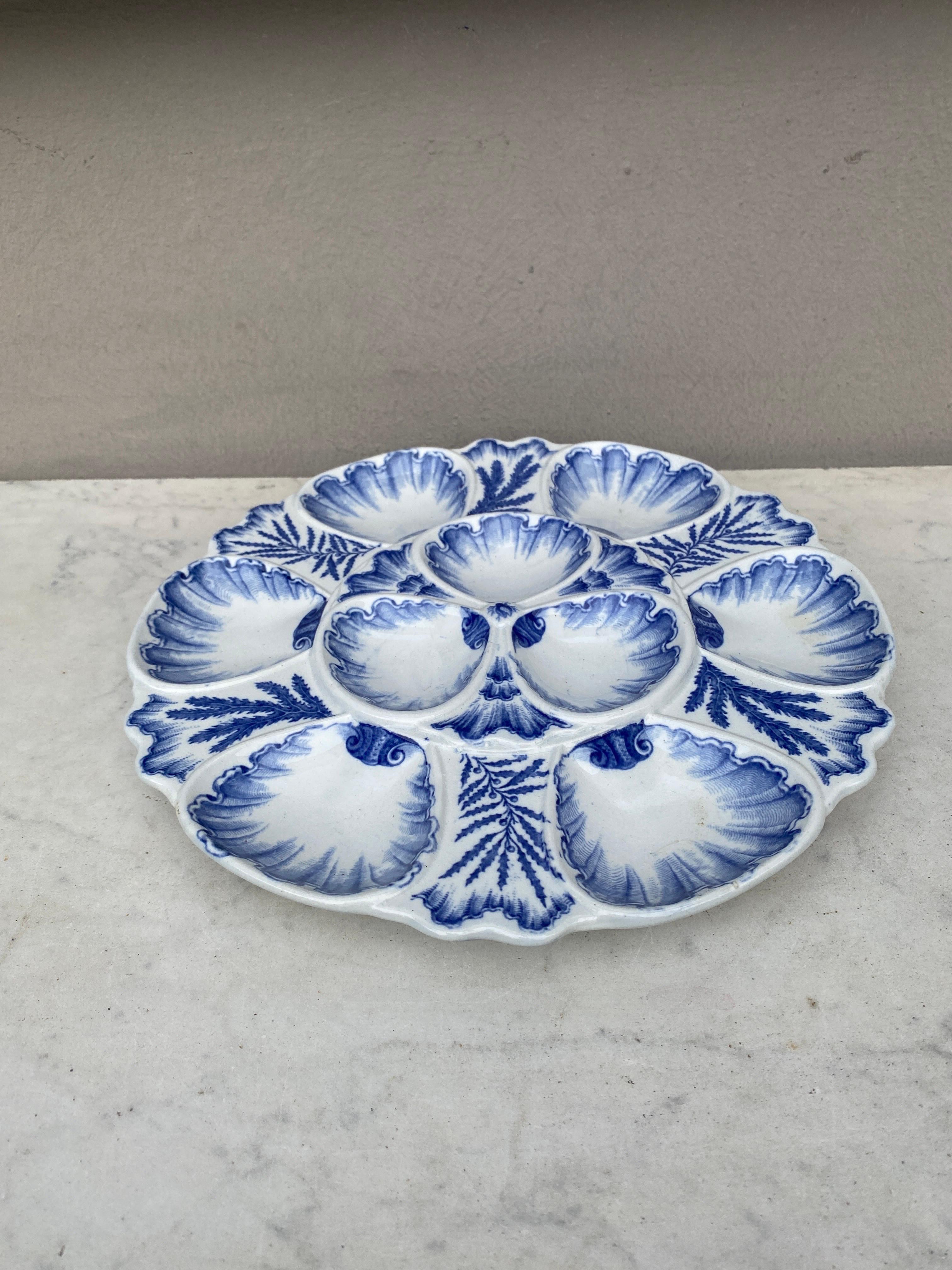Vittoriano Piatto ostrica in maiolica blu e bianca del XIX secolo Vieillard Bordeaux in vendita