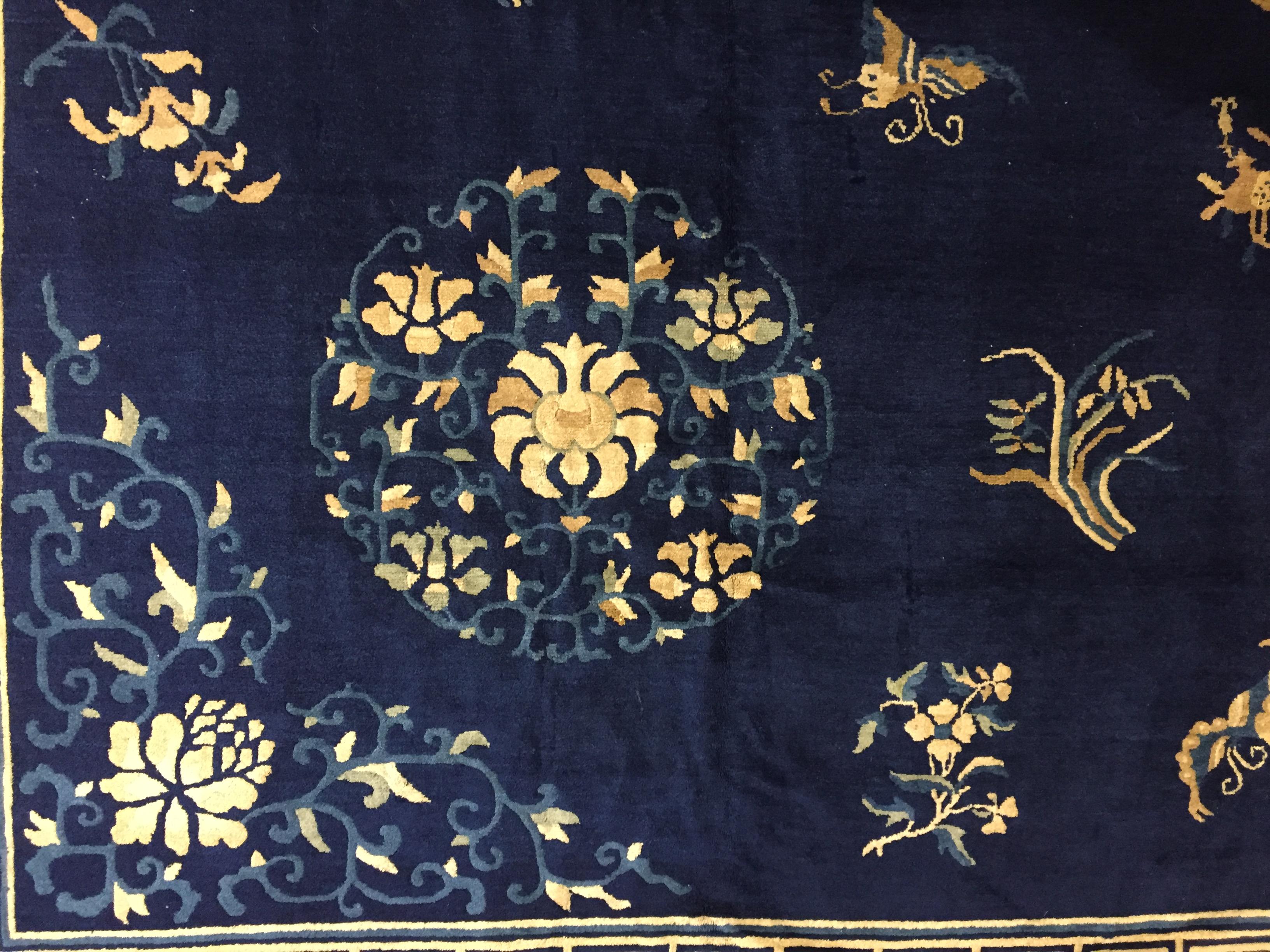 19th Century Blue White Medallion with Animals Wool Chinese Rug, circa 1870 For Sale 1