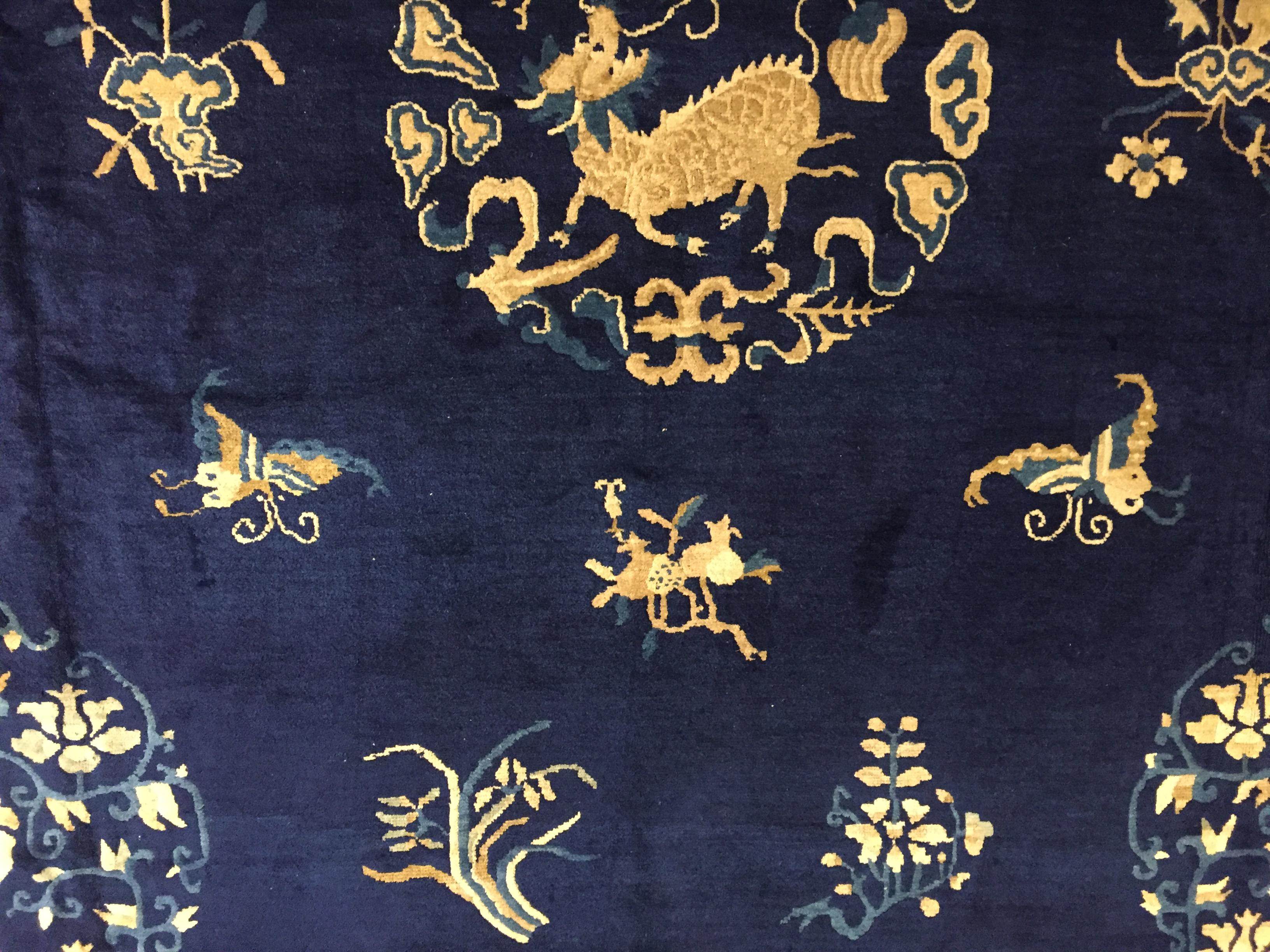 19th Century Blue White Medallion with Animals Wool Chinese Rug, circa 1870  For Sale 2