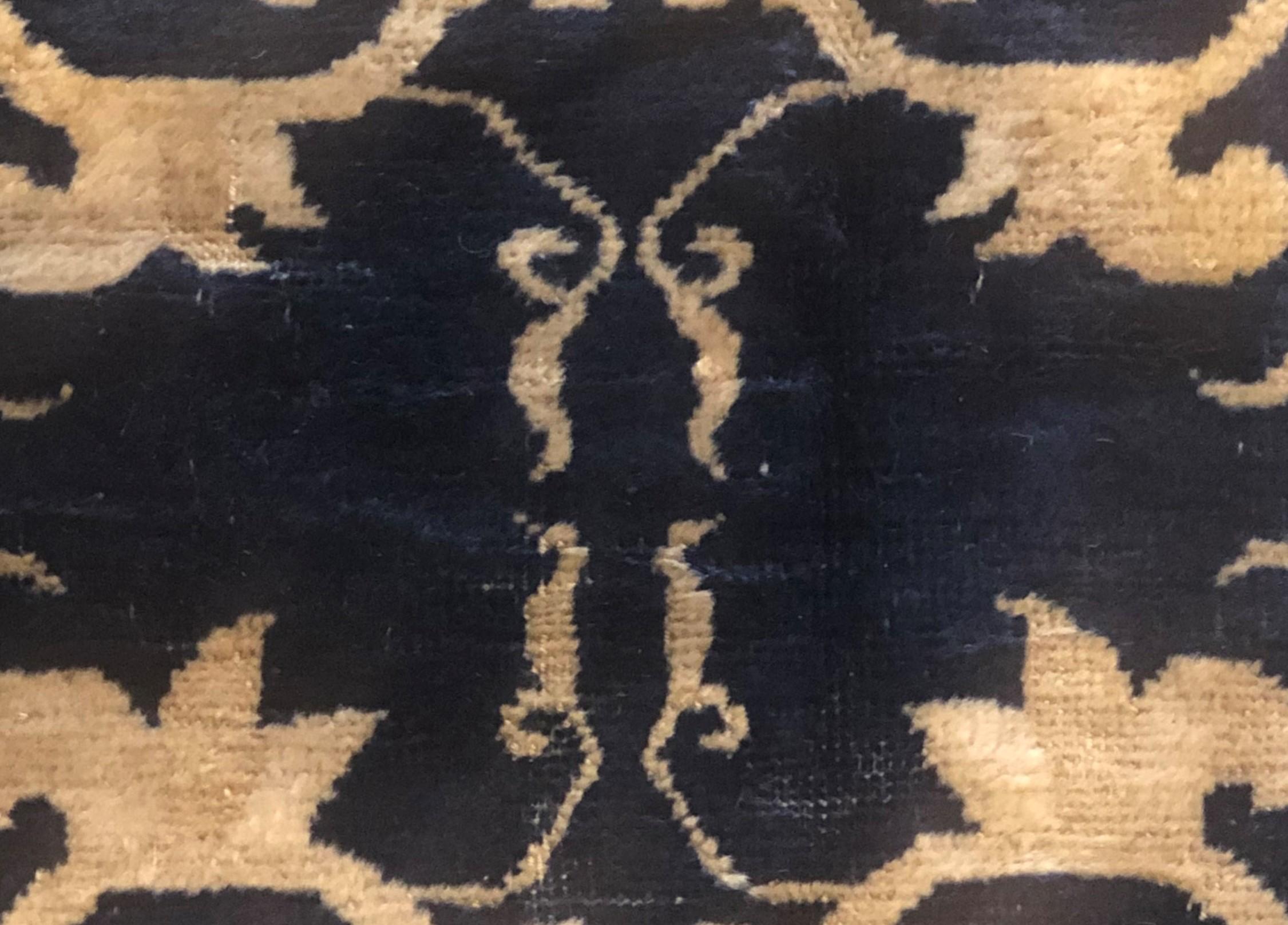 19th Century Blue & White Phoenix Floreal Pekin Chinese Rug, ca 1870 For Sale 7