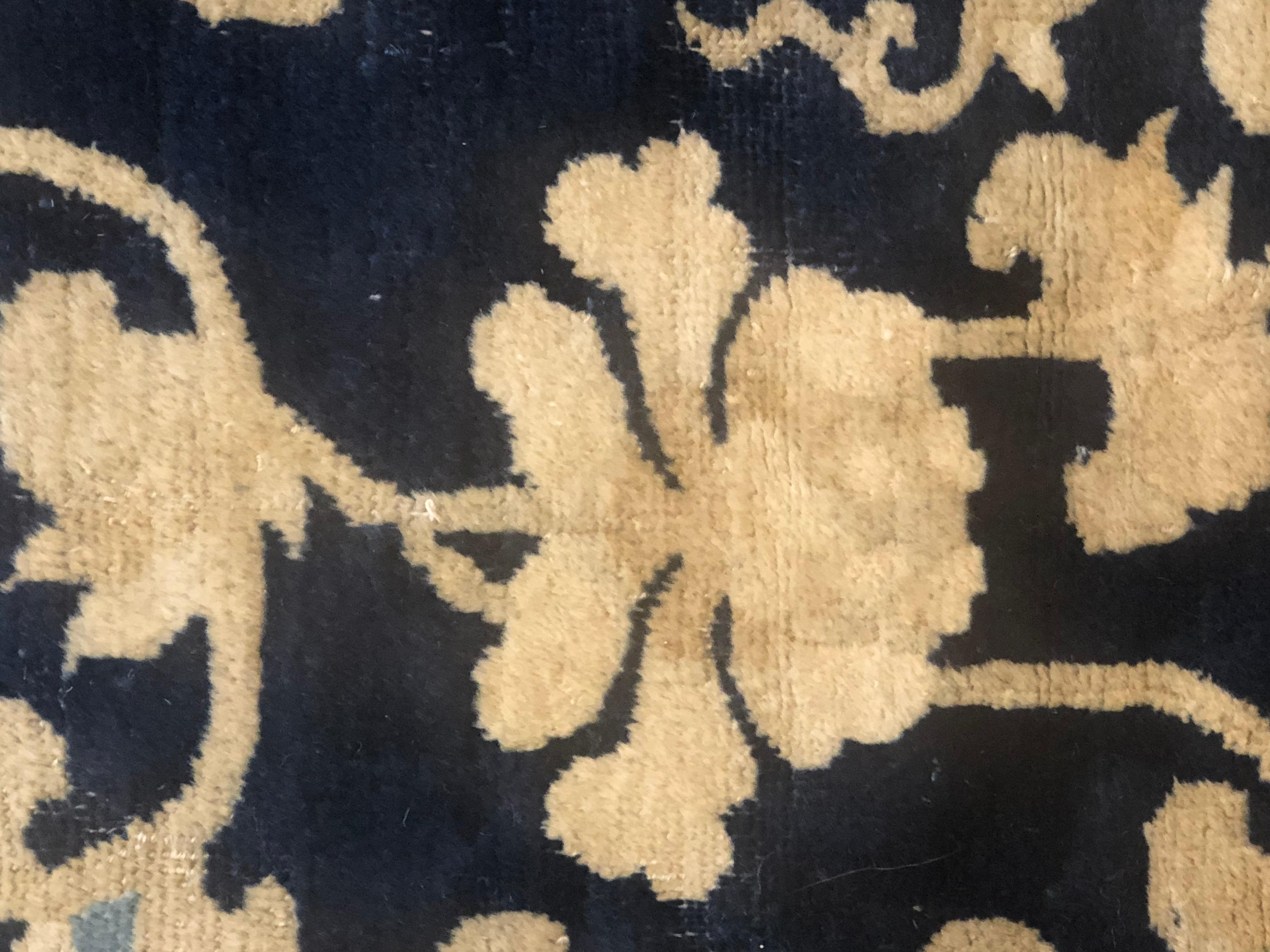 19th Century Blue & White Phoenix Floreal Pekin Chinese Rug, ca 1870 For Sale 13