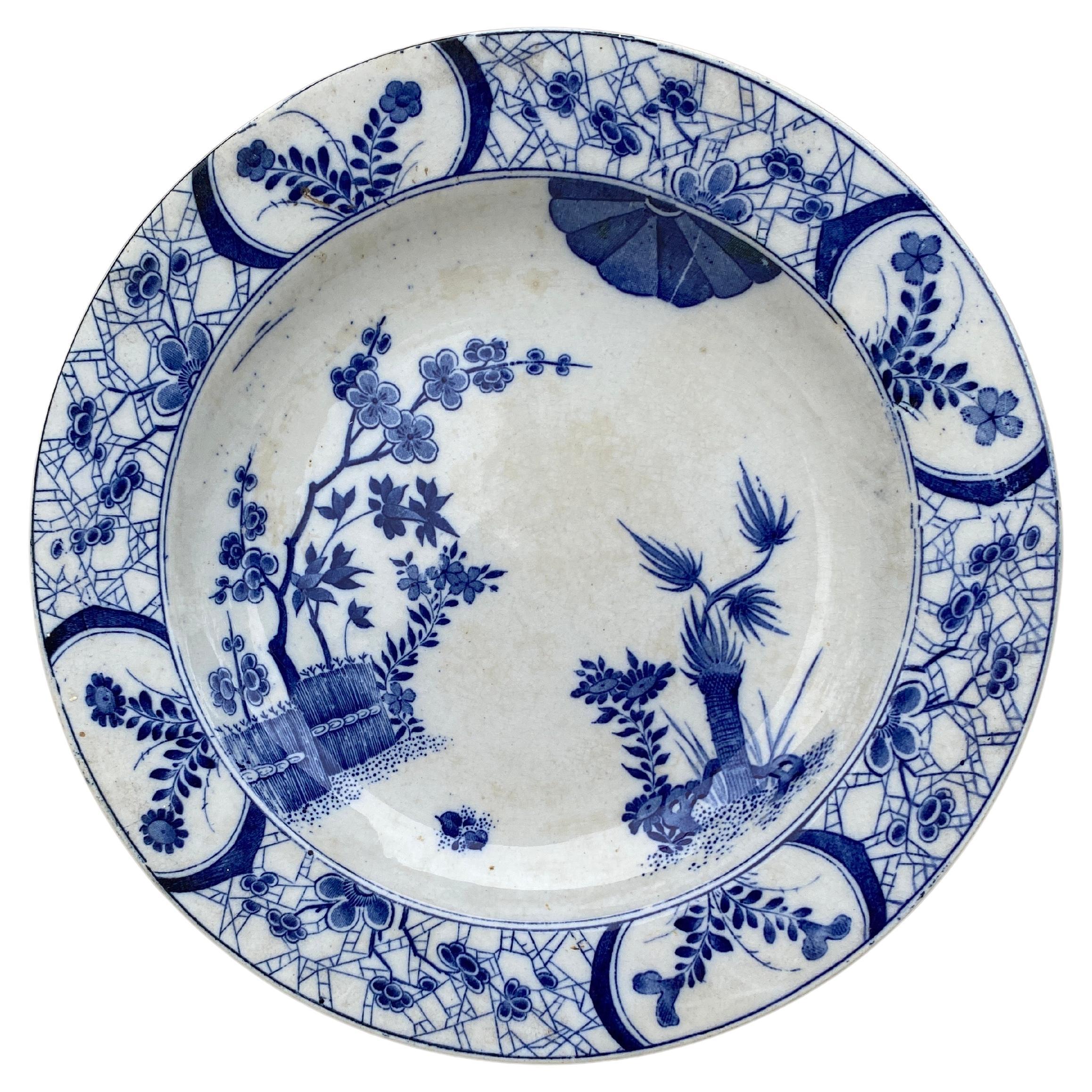 Blau-weißer Japon Creil & Montereau-Teller aus dem 19. Jahrhundert im Angebot