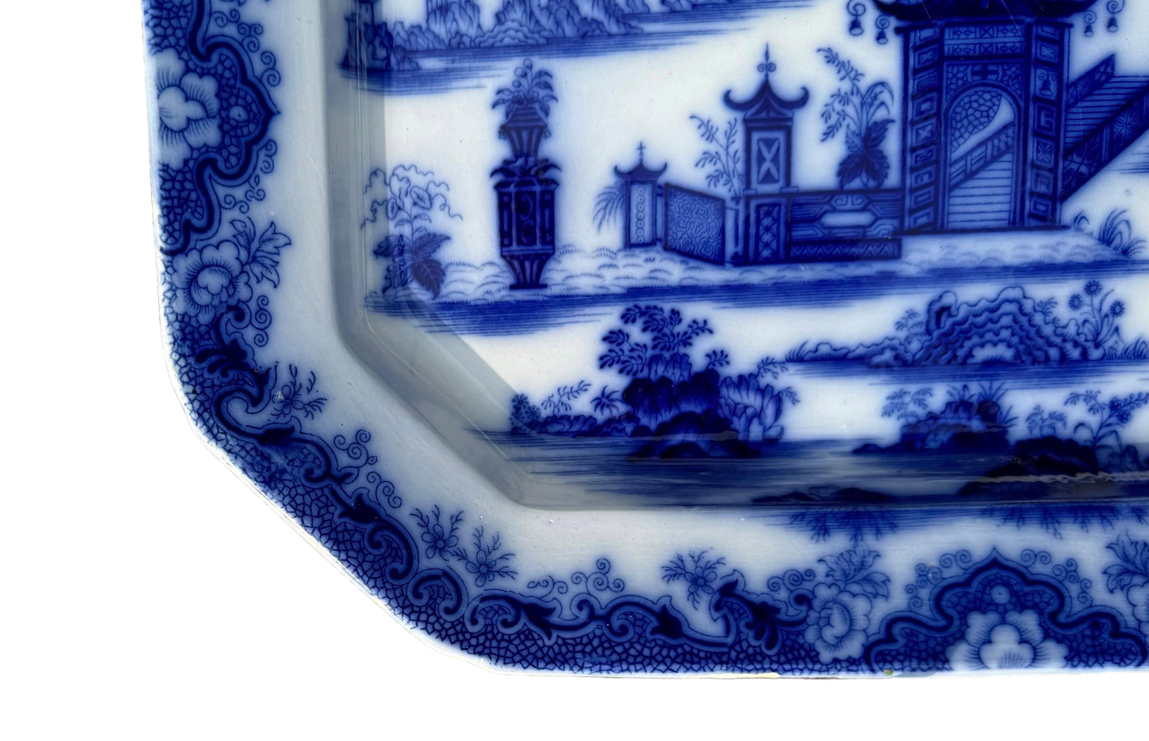 Inglese Piatto da portata in Transferware bianco e blu del XIX secolo