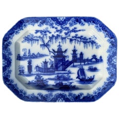 Piatto da portata in Transferware bianco e blu del XIX secolo