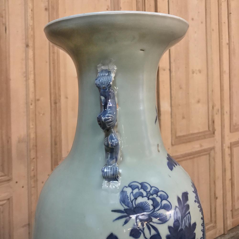 19th Century Blue & White Vase In Good Condition For Sale In Dallas, TX