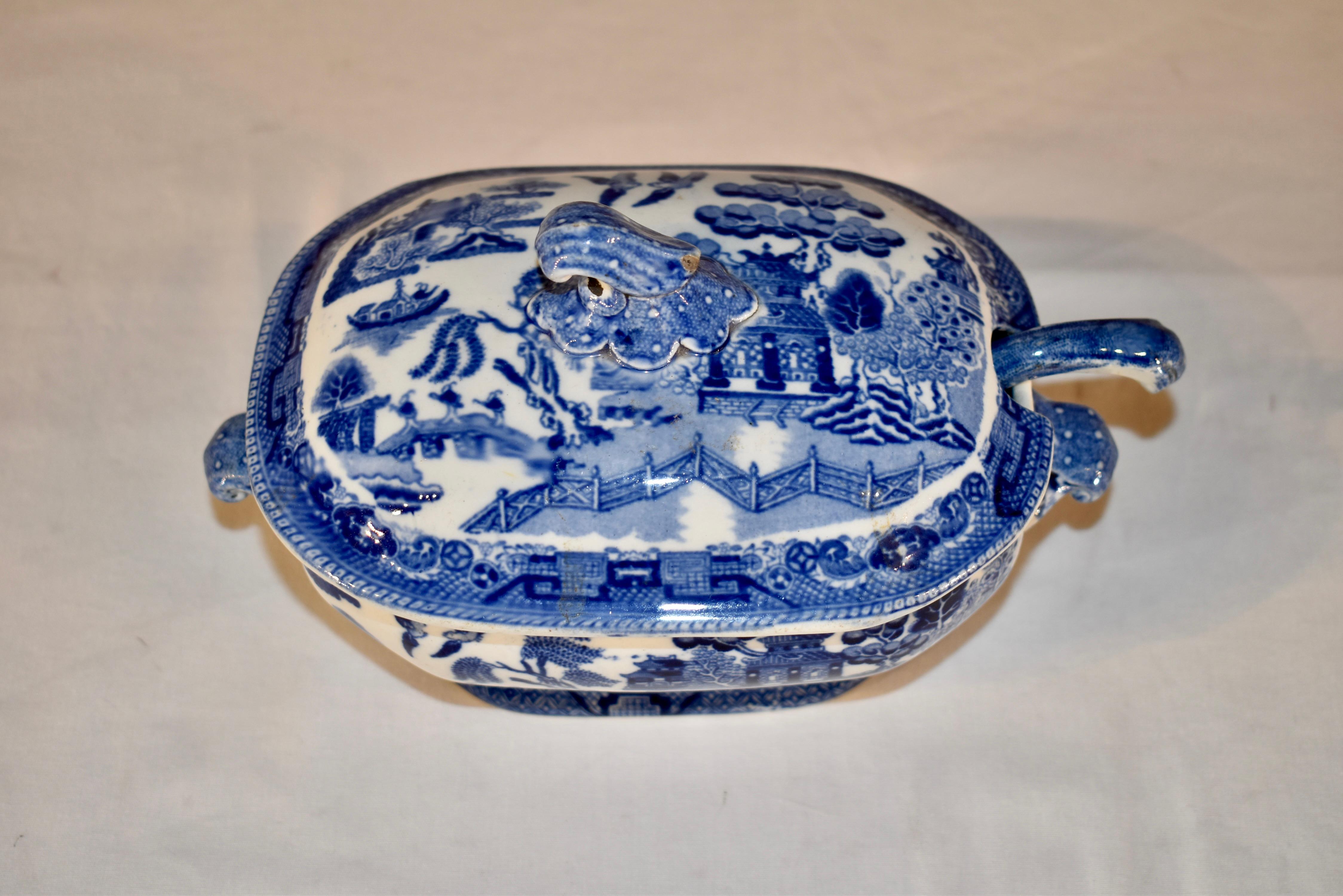 blue willow soup tureen