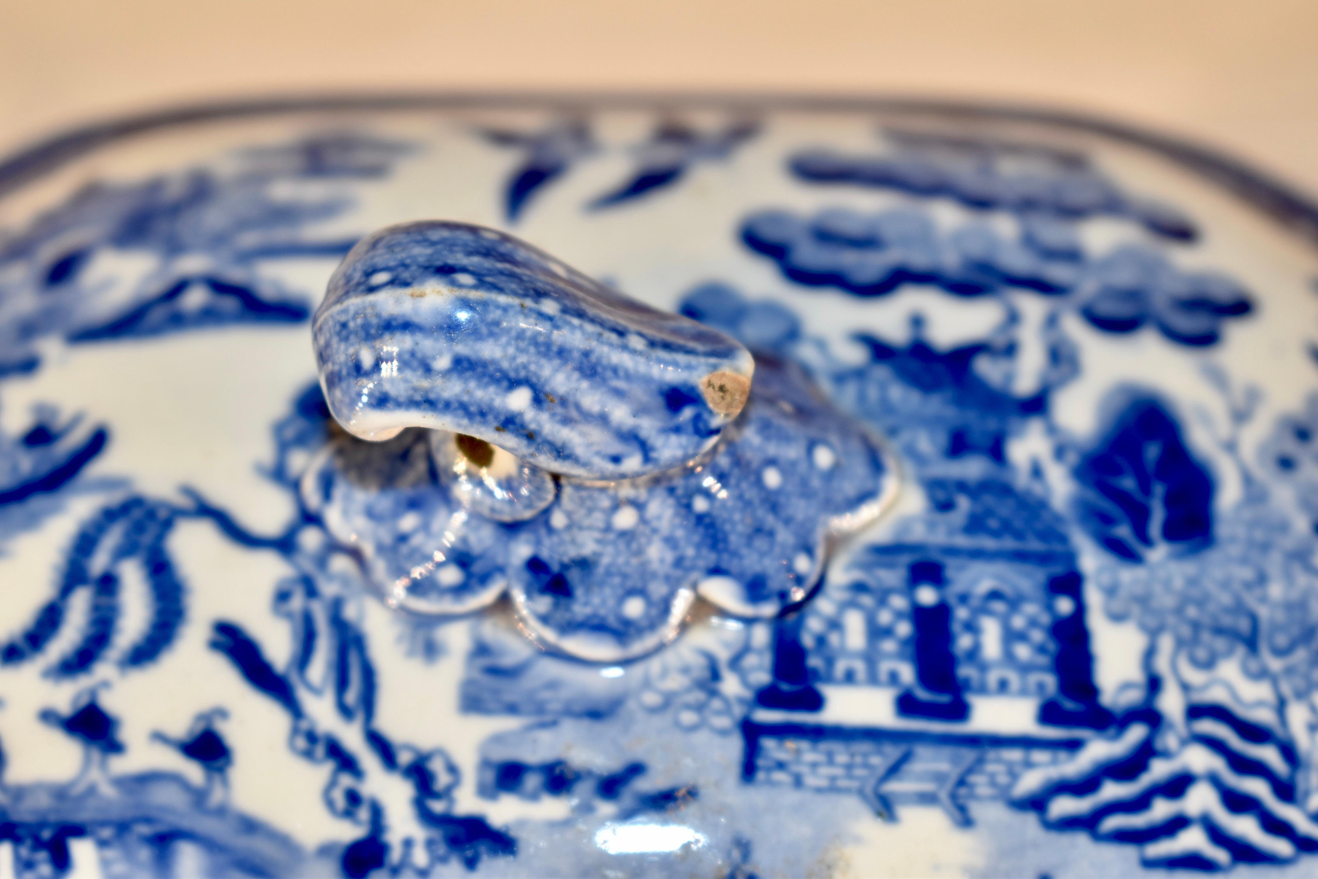 English 19th Century Blue Willow Sauce Tureen and Ladle For Sale