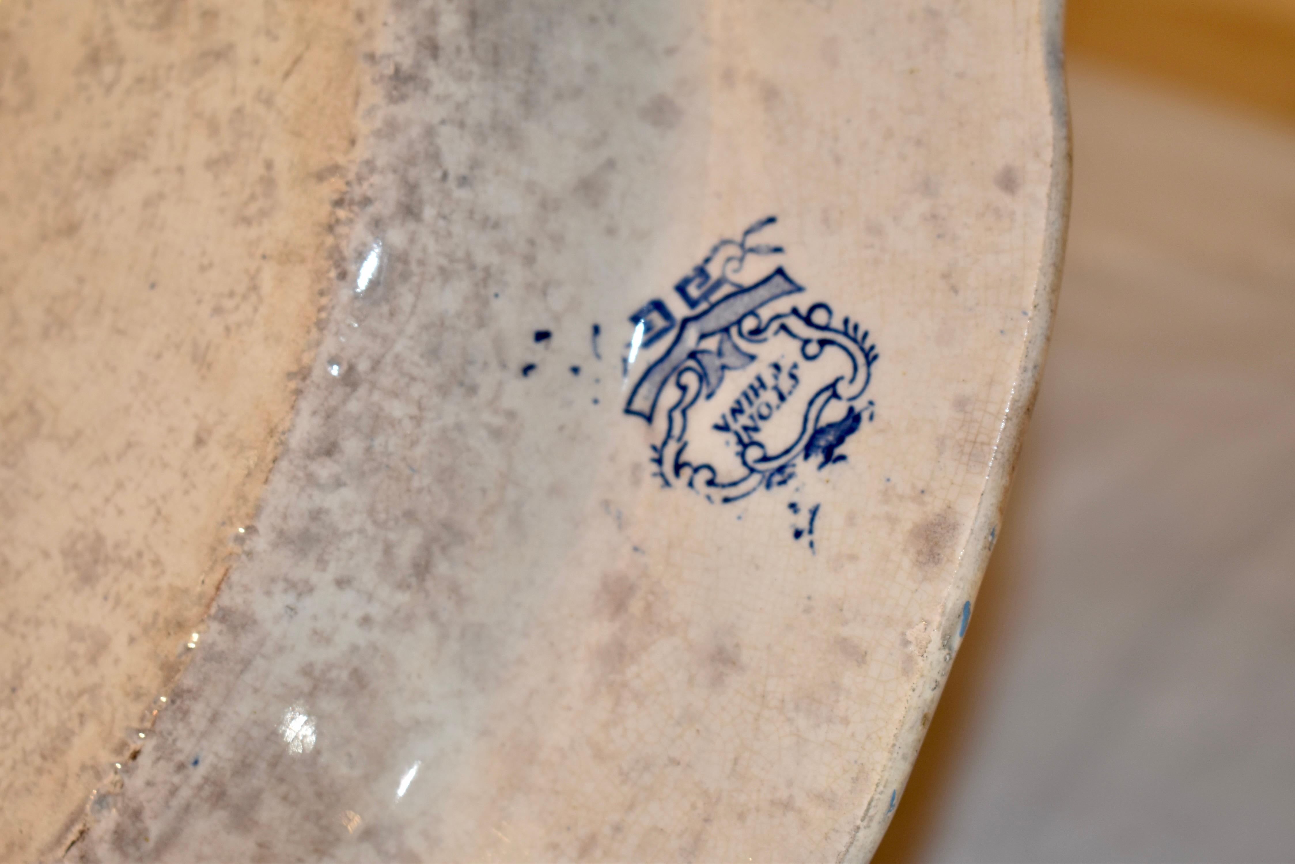 Plato de porcelana con piedra de sauce azul del siglo XIX en venta 2