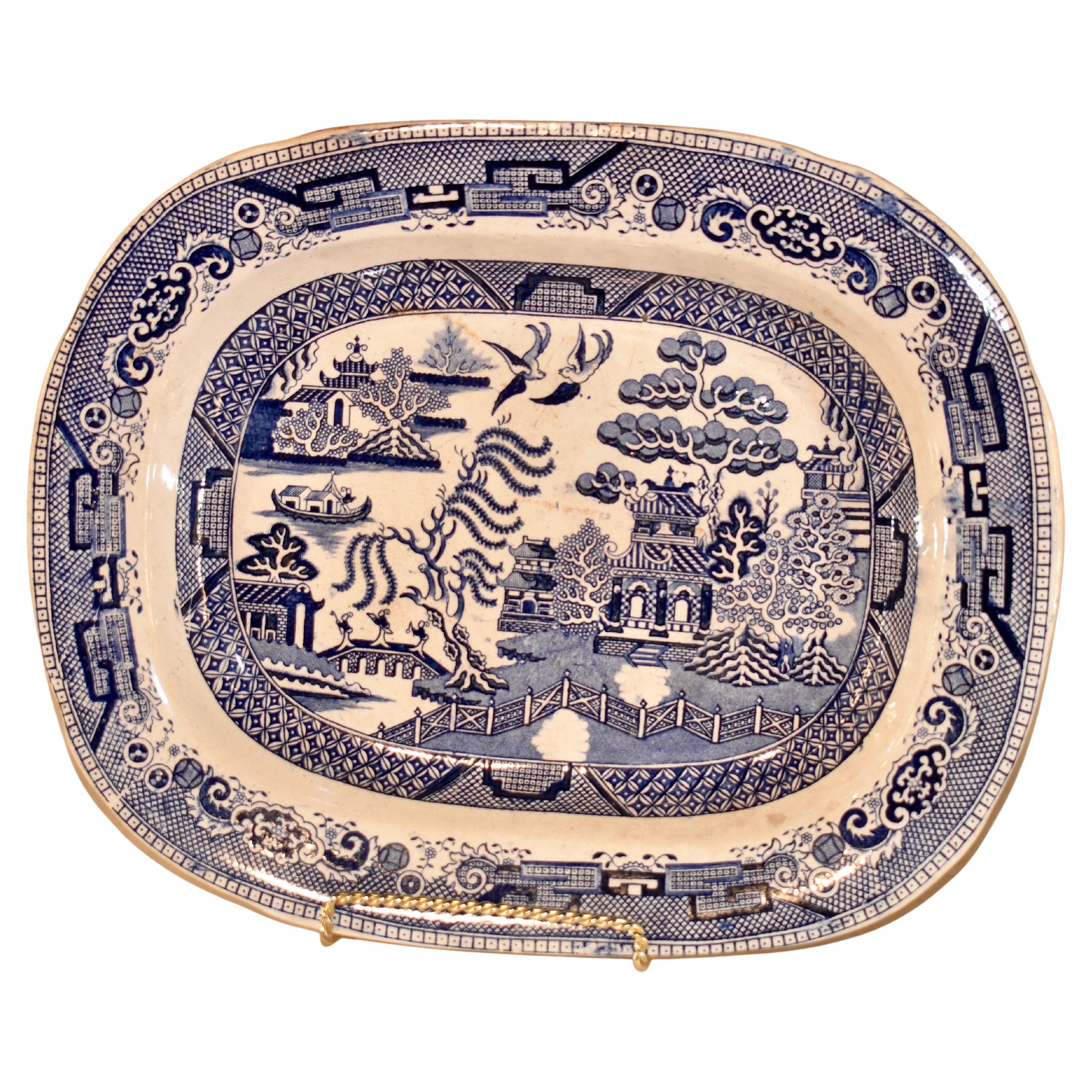Plato de porcelana con piedra de sauce azul del siglo XIX