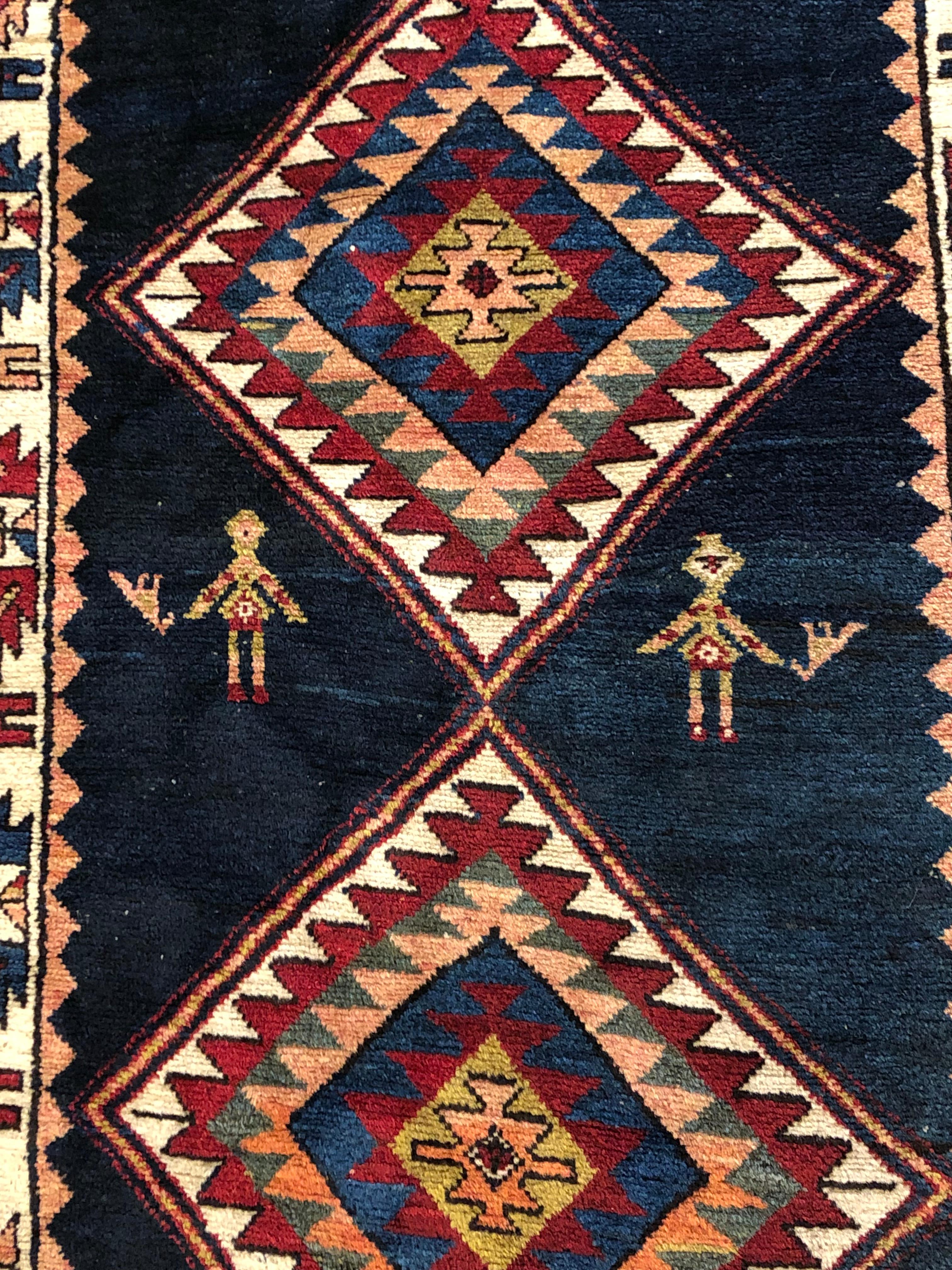 The Kazak carpet belongs to the large family of Caucasian rugs. The populations of this area learned the knotting by the Seljuk invaders in the 11th century. But benefited from the artistic influences of each of the cultures that passed through